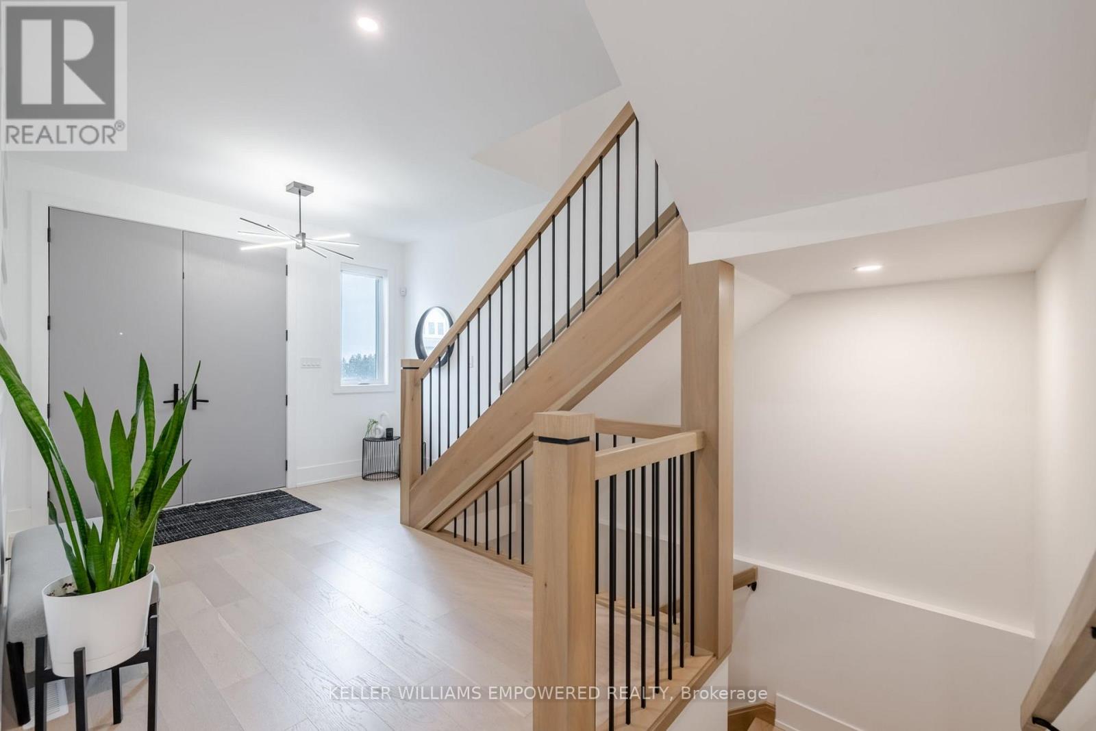 1611 Upper West Avenue, London South (South B), Ontario  N6K 0M2 - Photo 3 - X12109328