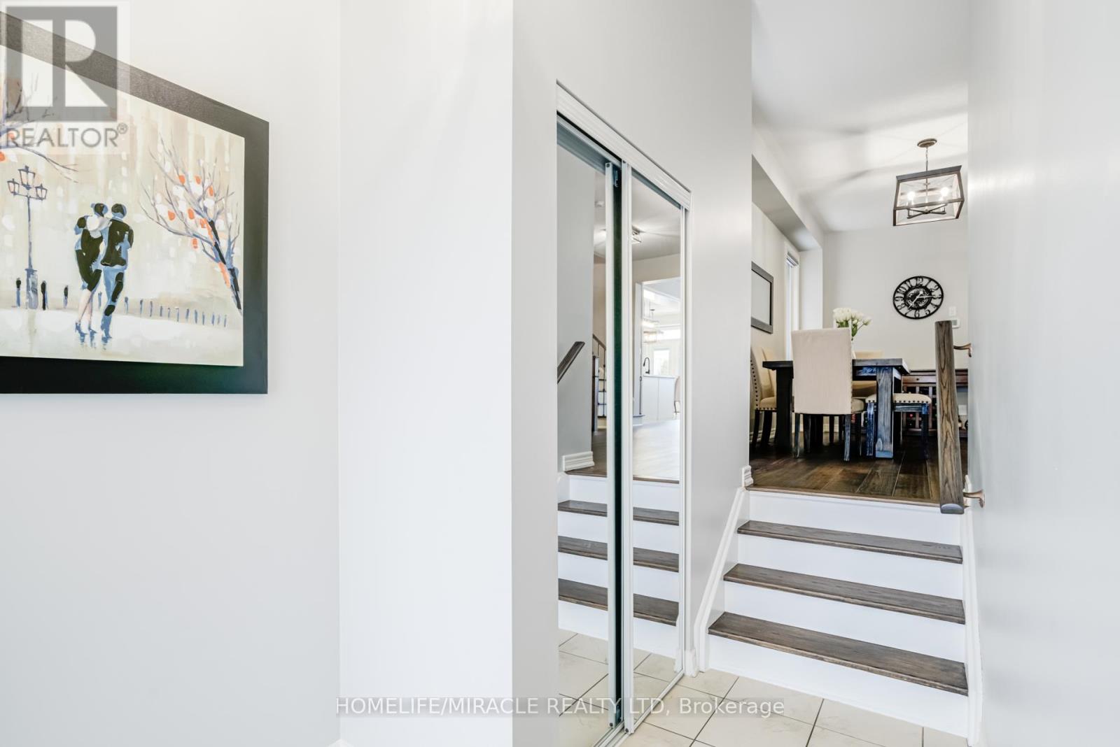 Property at 36 HOARD AVENUE N image 4