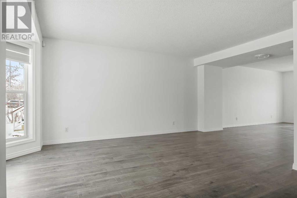Property at 42 Prestwick Way SE image 3