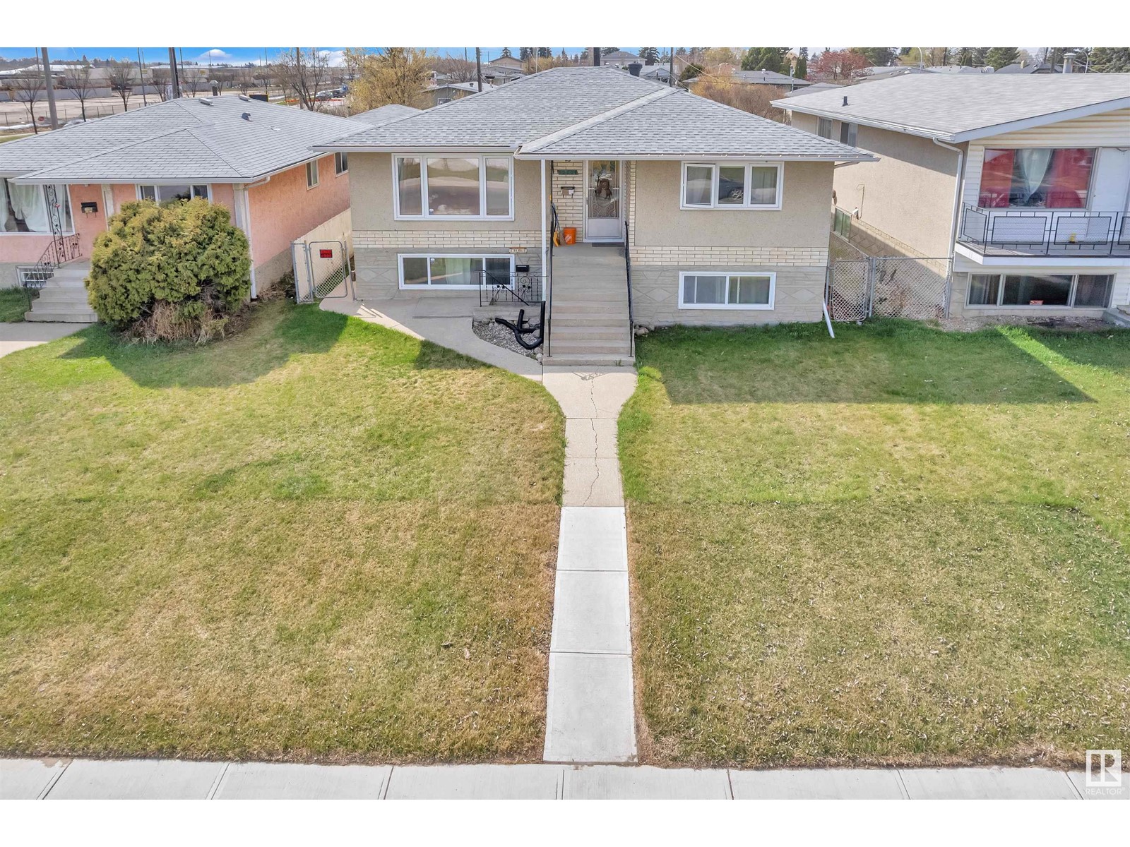 Property at 12708 83 ST NW image 2