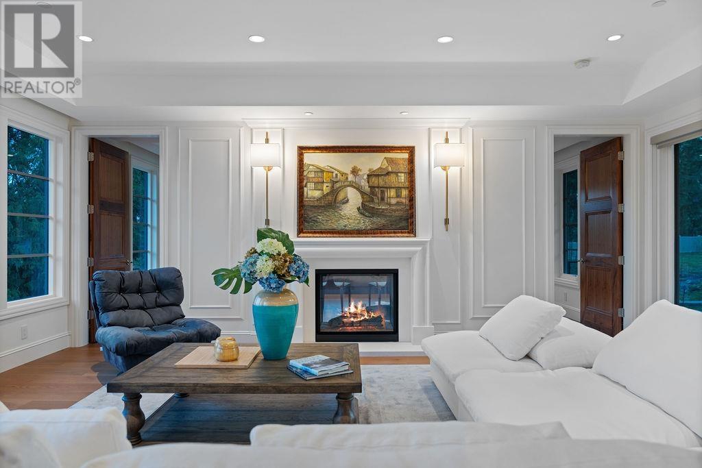 Property at 565 ROBIN HOOD ROAD image 3
