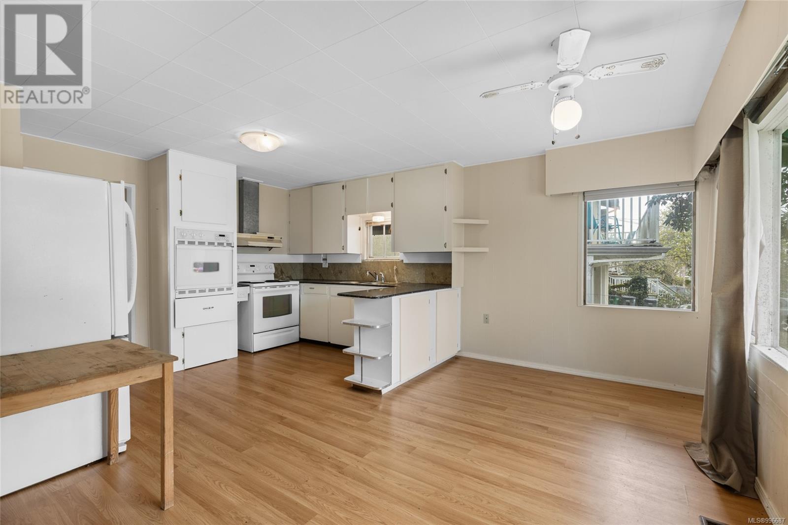 Property at 3265 Linwood Ave image 4