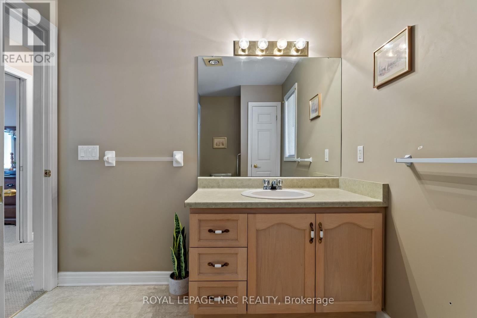 3900 Rainbow Lane, Lincoln (Lincoln-Jordan/vineland), Ontario  L0R 2C0 - Photo 15 - X12039902