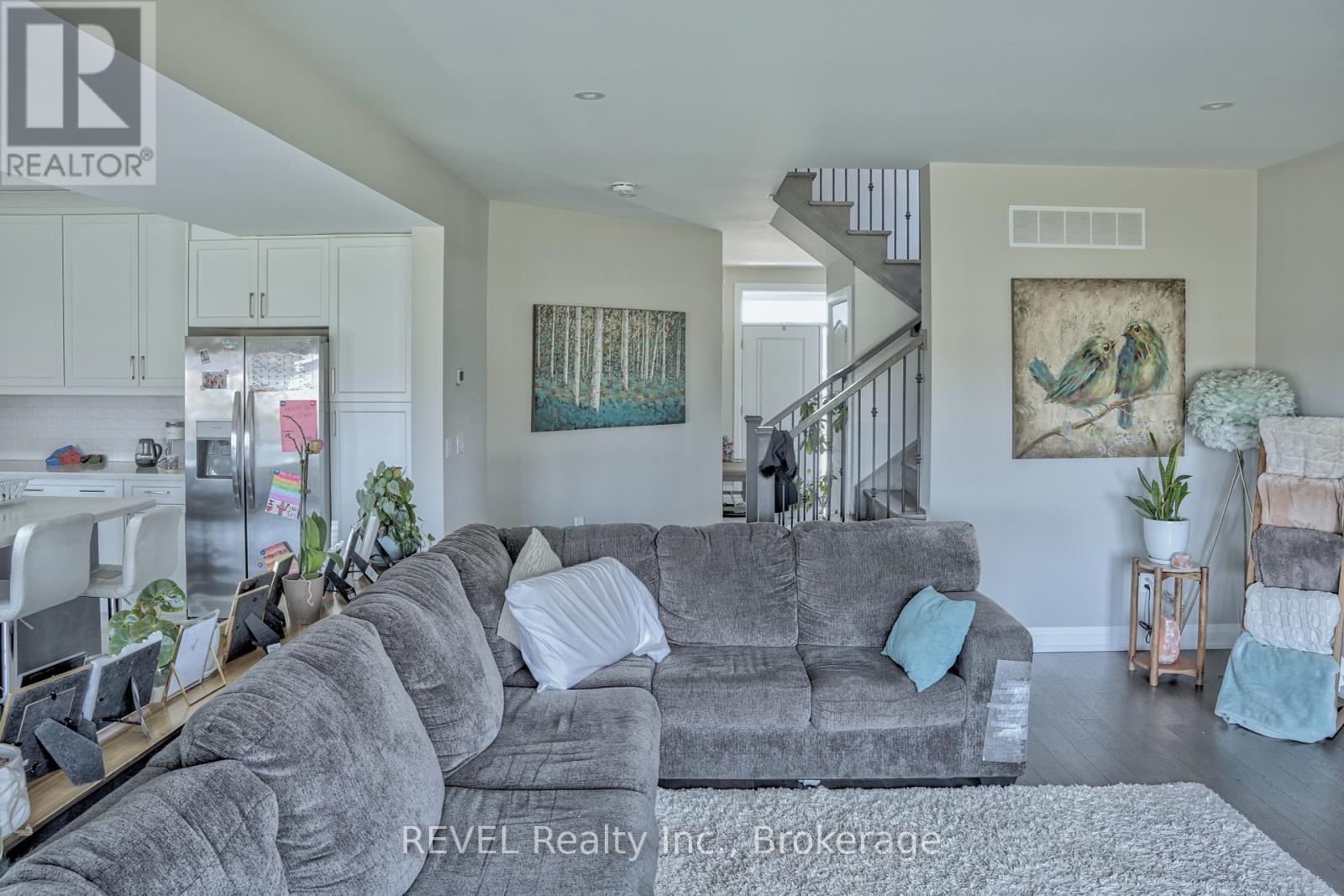 29 Elvira Way, Thorold, Ontario  L2V 0M7 - Photo 10 - X12109355