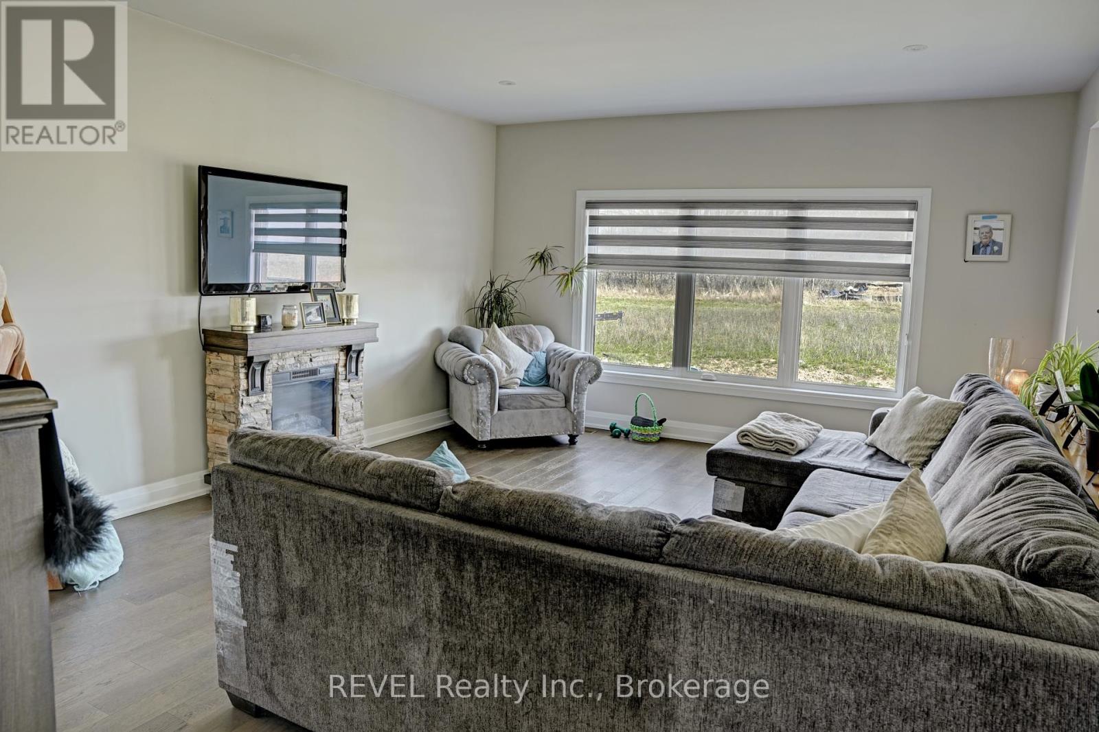 29 Elvira Way, Thorold, Ontario  L2V 0M7 - Photo 14 - X12109355