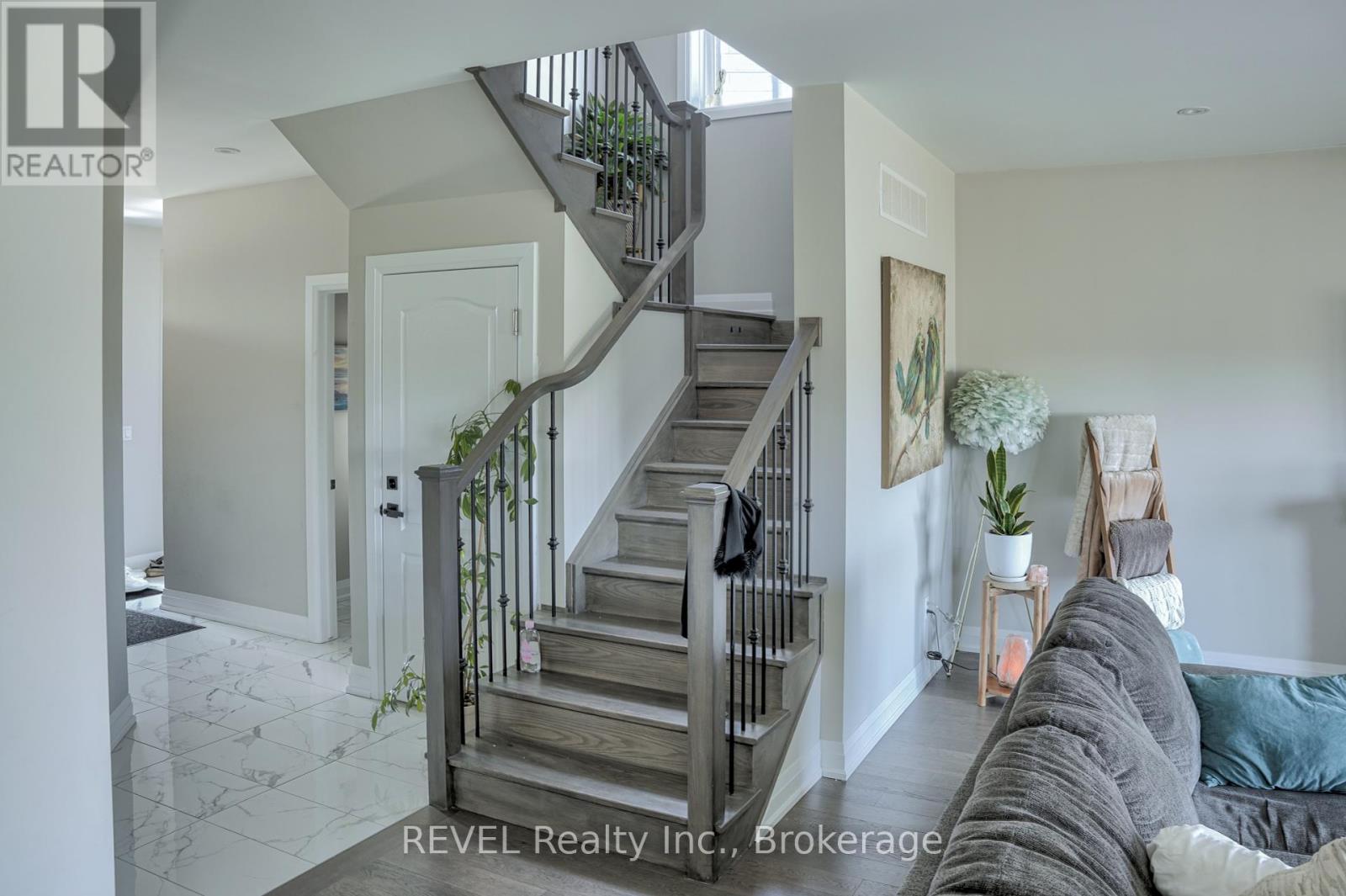 29 Elvira Way, Thorold, Ontario  L2V 0M7 - Photo 9 - X12109355