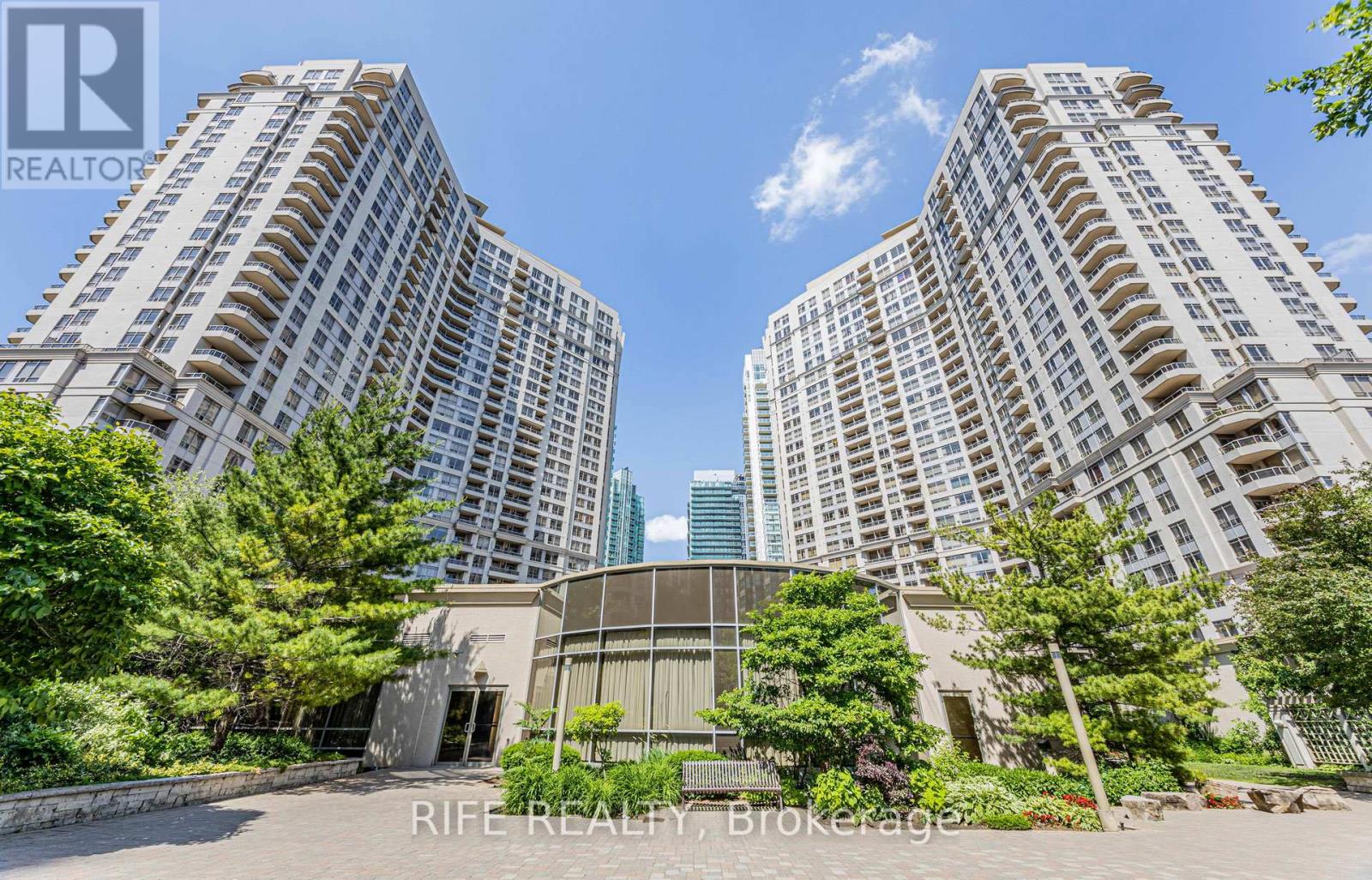 Property at GPH10 - 3880 DUKE OF YORK BOULEVARD image 3