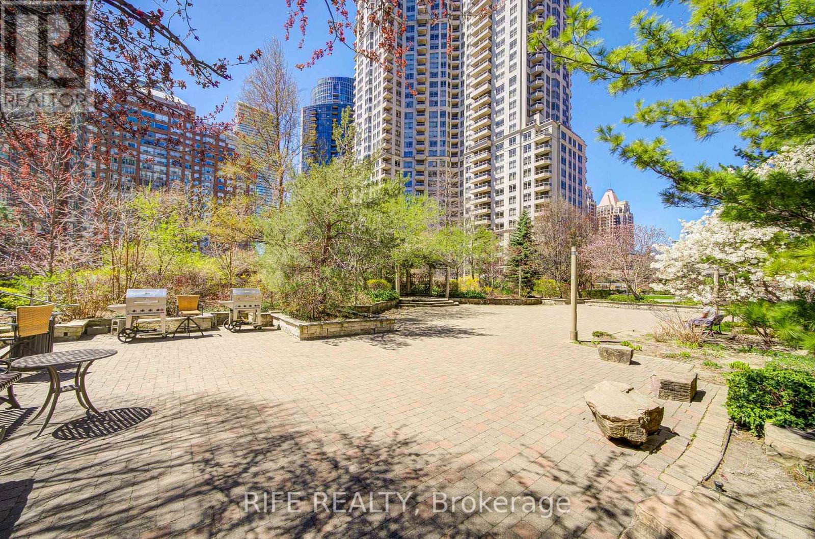 Property at GPH10 - 3880 DUKE OF YORK BOULEVARD image 4