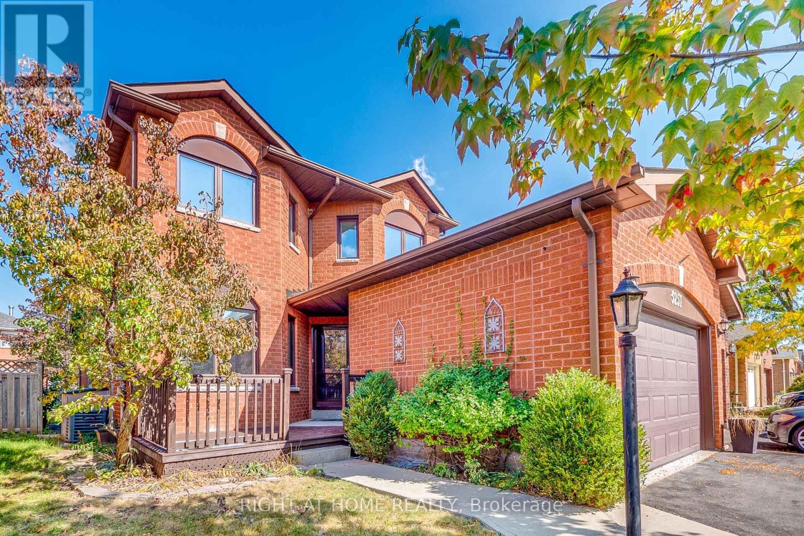 3251 Greenbelt Crescent, Mississauga, Ontario  L5N 5X8 - Photo 2 - W12109390