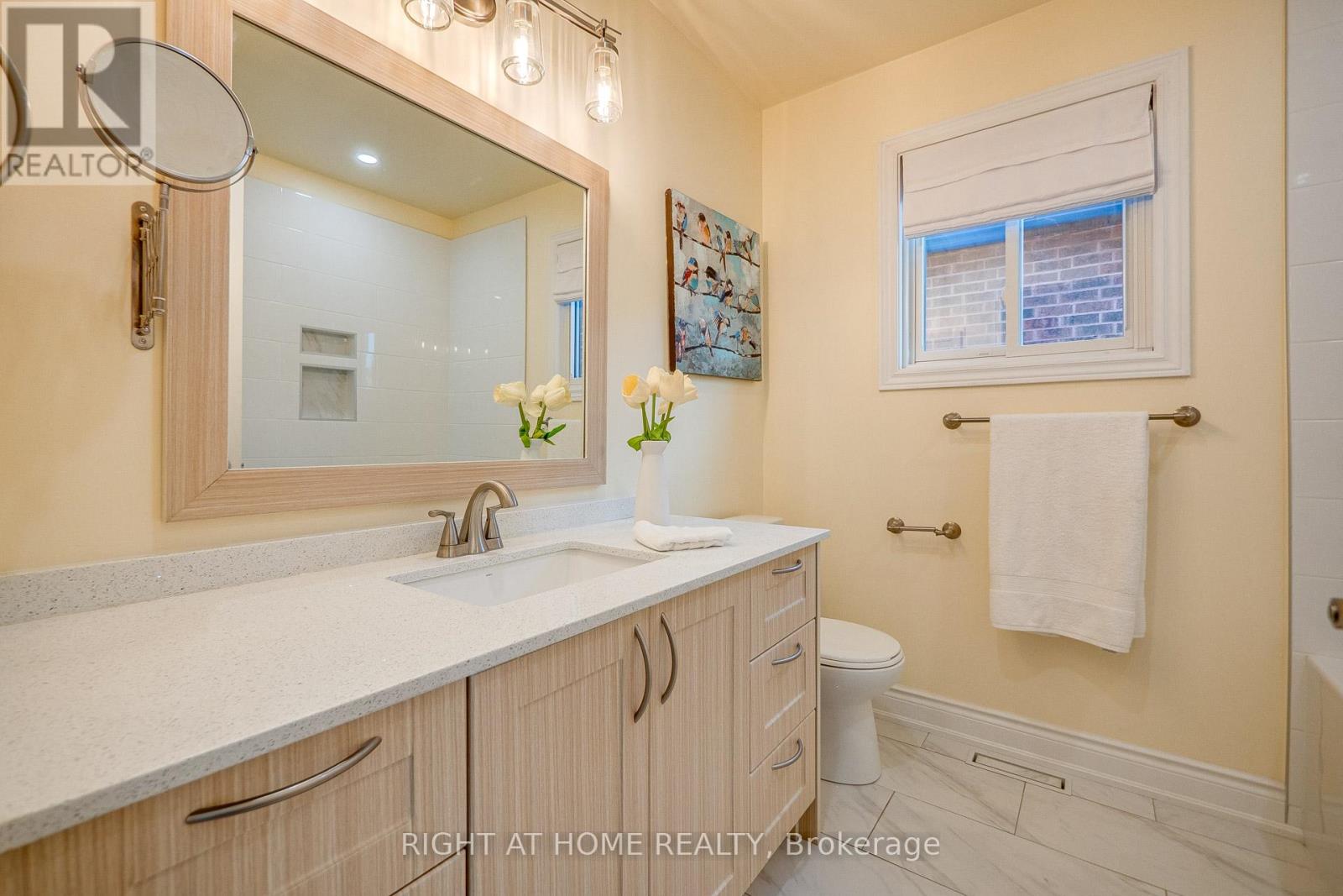 3251 Greenbelt Crescent, Mississauga, Ontario  L5N 5X8 - Photo 24 - W12109390
