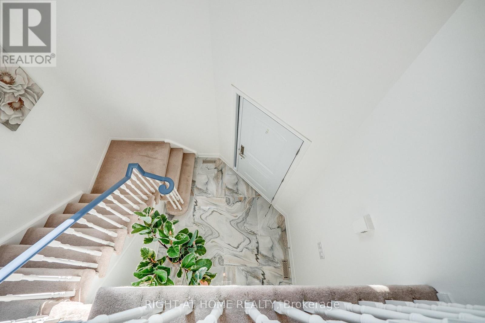 3251 Greenbelt Crescent, Mississauga, Ontario  L5N 5X8 - Photo 5 - W12109390