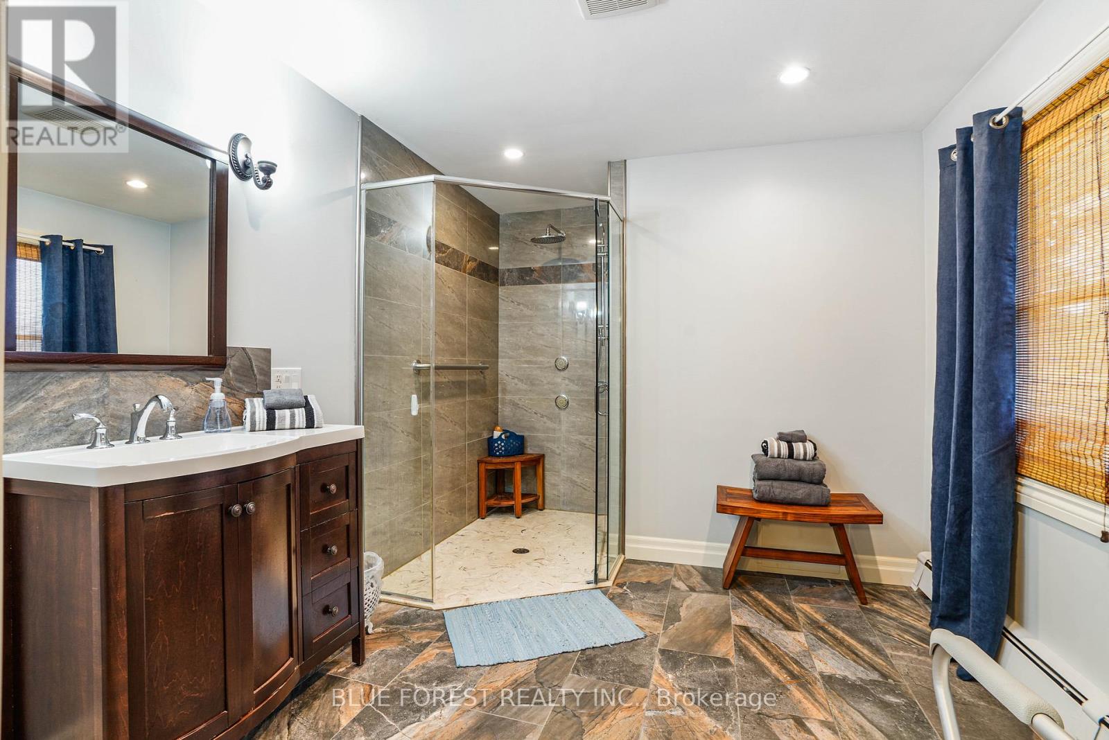 24898 Pioneer Line, West Elgin, Ontario  N0L 2P0 - Photo 18 - X12109400