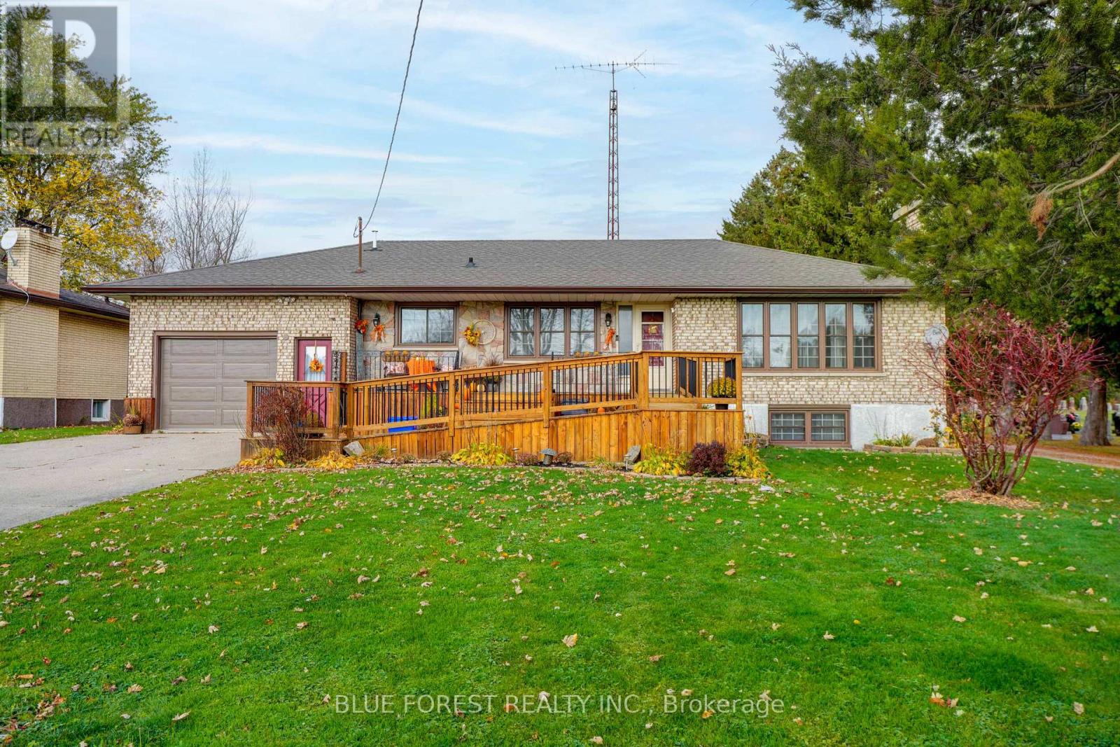 24898 Pioneer Line, West Elgin, Ontario  N0L 2P0 - Photo 2 - X12109400