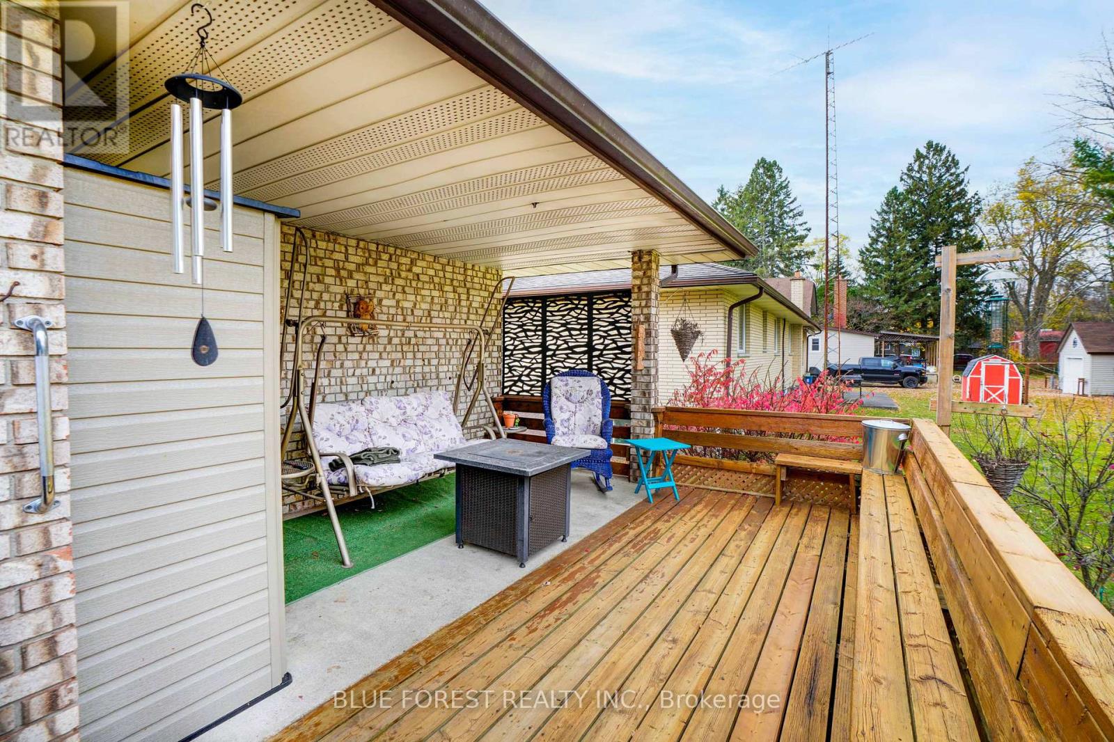 24898 Pioneer Line, West Elgin, Ontario  N0L 2P0 - Photo 35 - X12109400