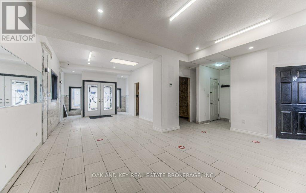 496 King Street E, Kitchener, Ontario  N2G 2L6 - Photo 8 - X12109414