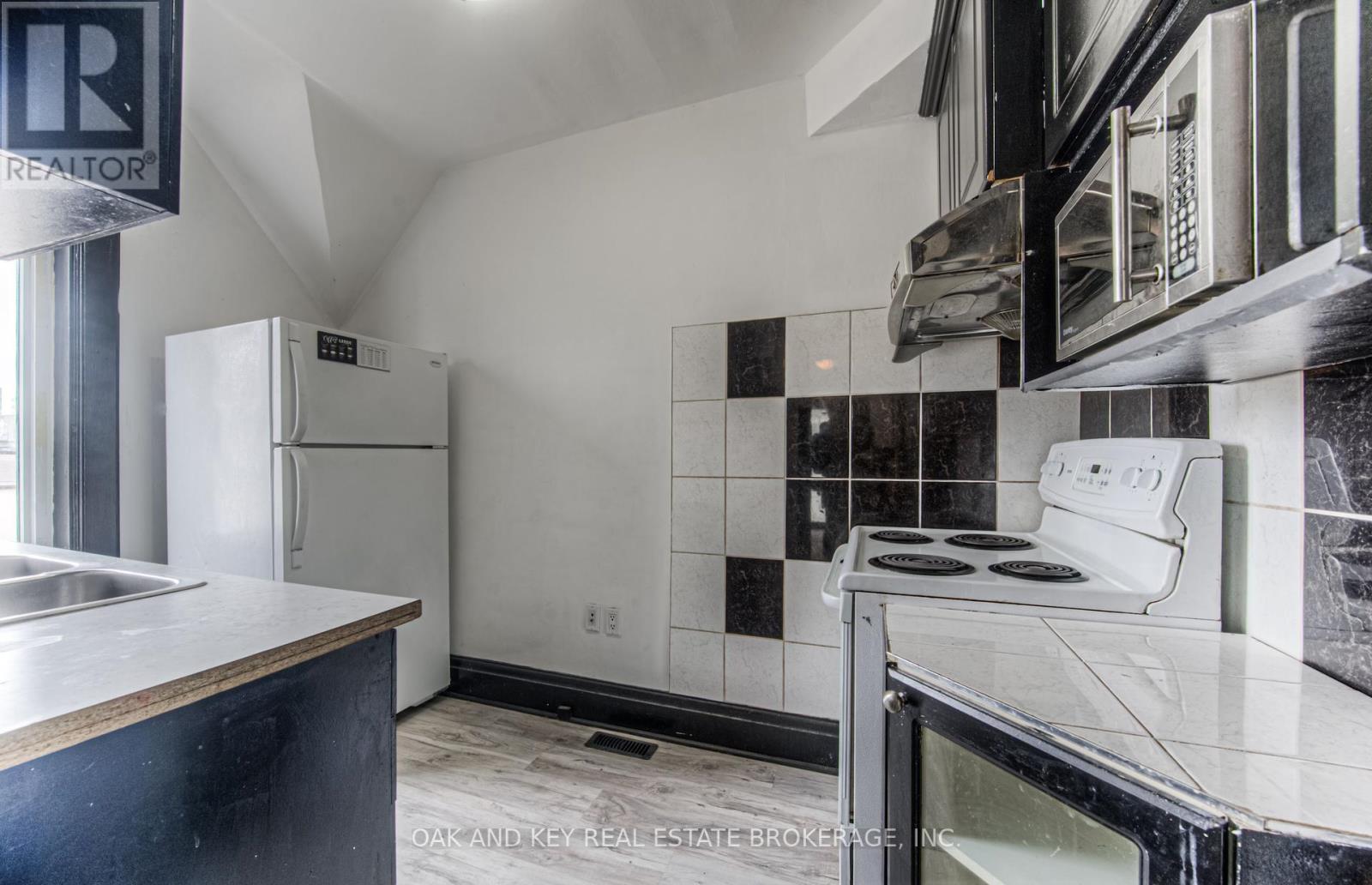 496 King Street E, Kitchener, Ontario  N2G 2L6 - Photo 14 - X12109415