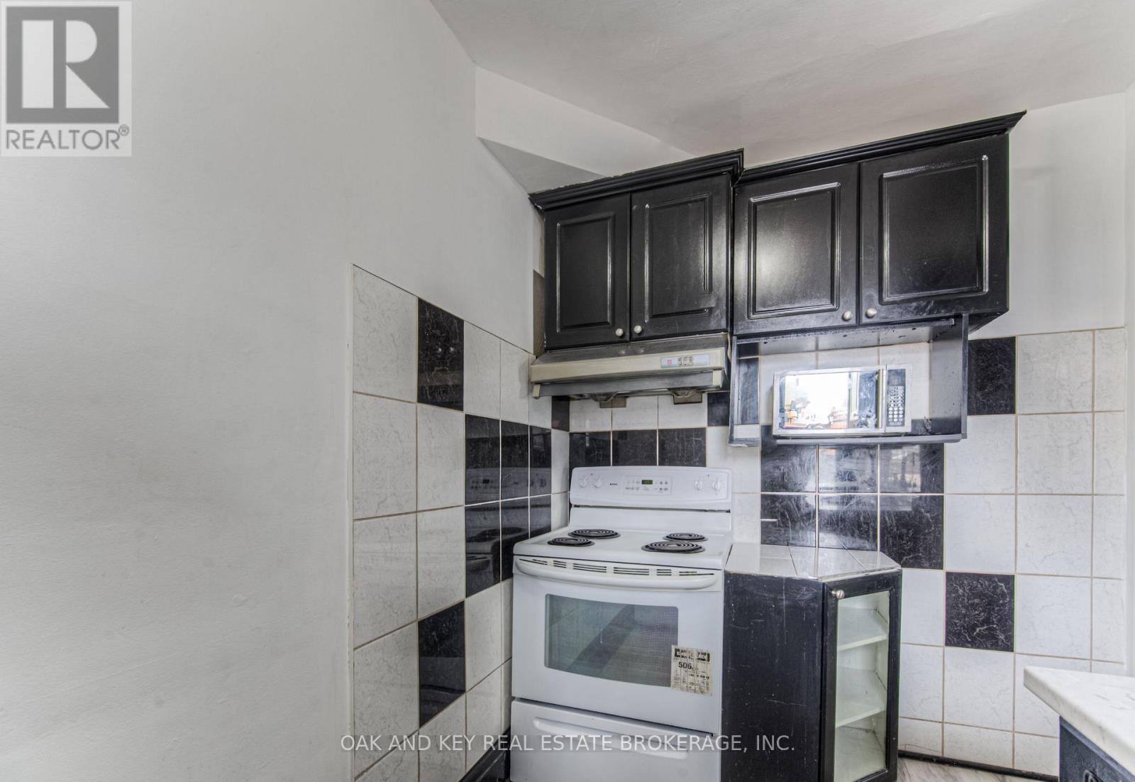 496 King Street E, Kitchener, Ontario  N2G 2L6 - Photo 18 - X12109415