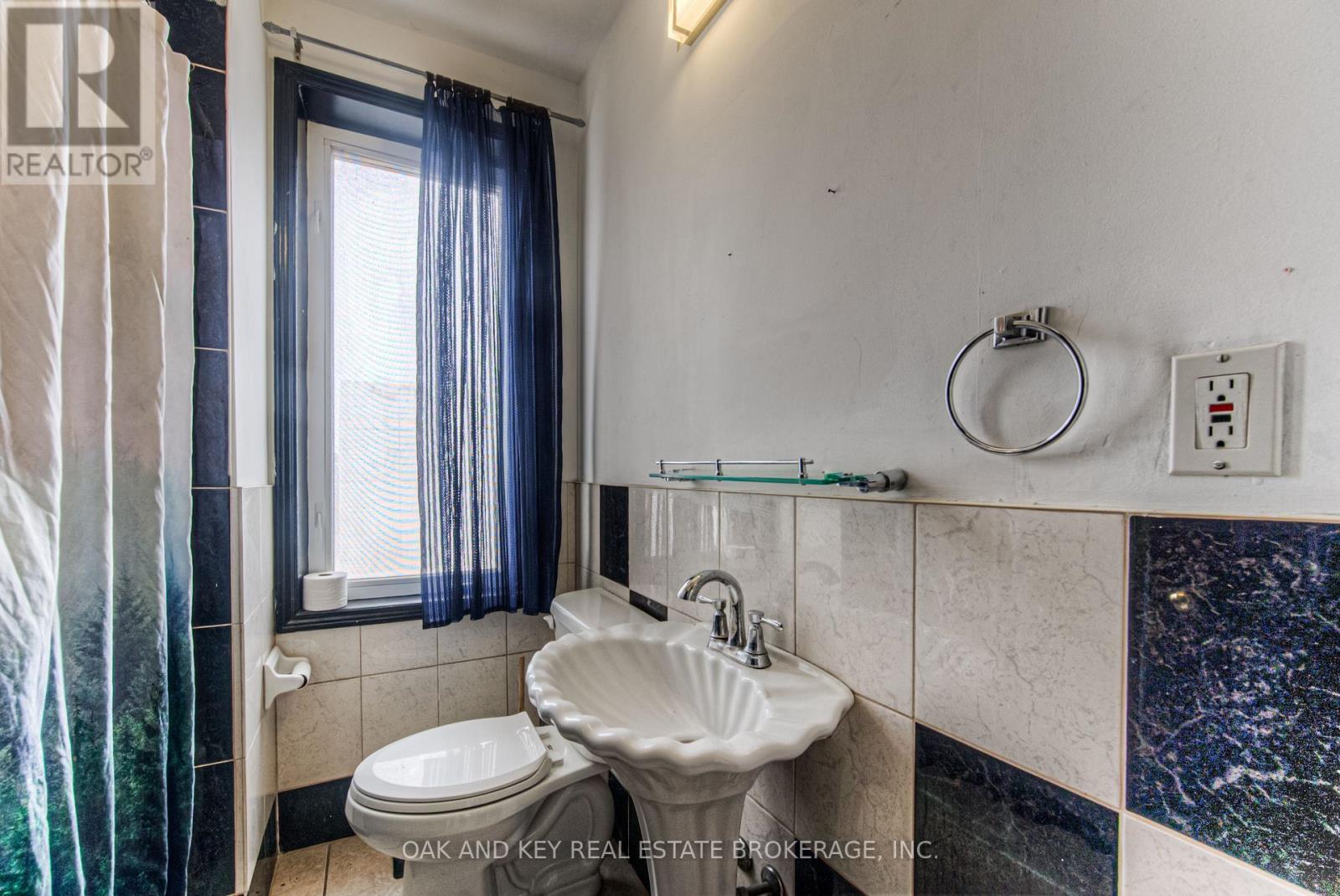 496 King Street E, Kitchener, Ontario  N2G 2L6 - Photo 19 - X12109415