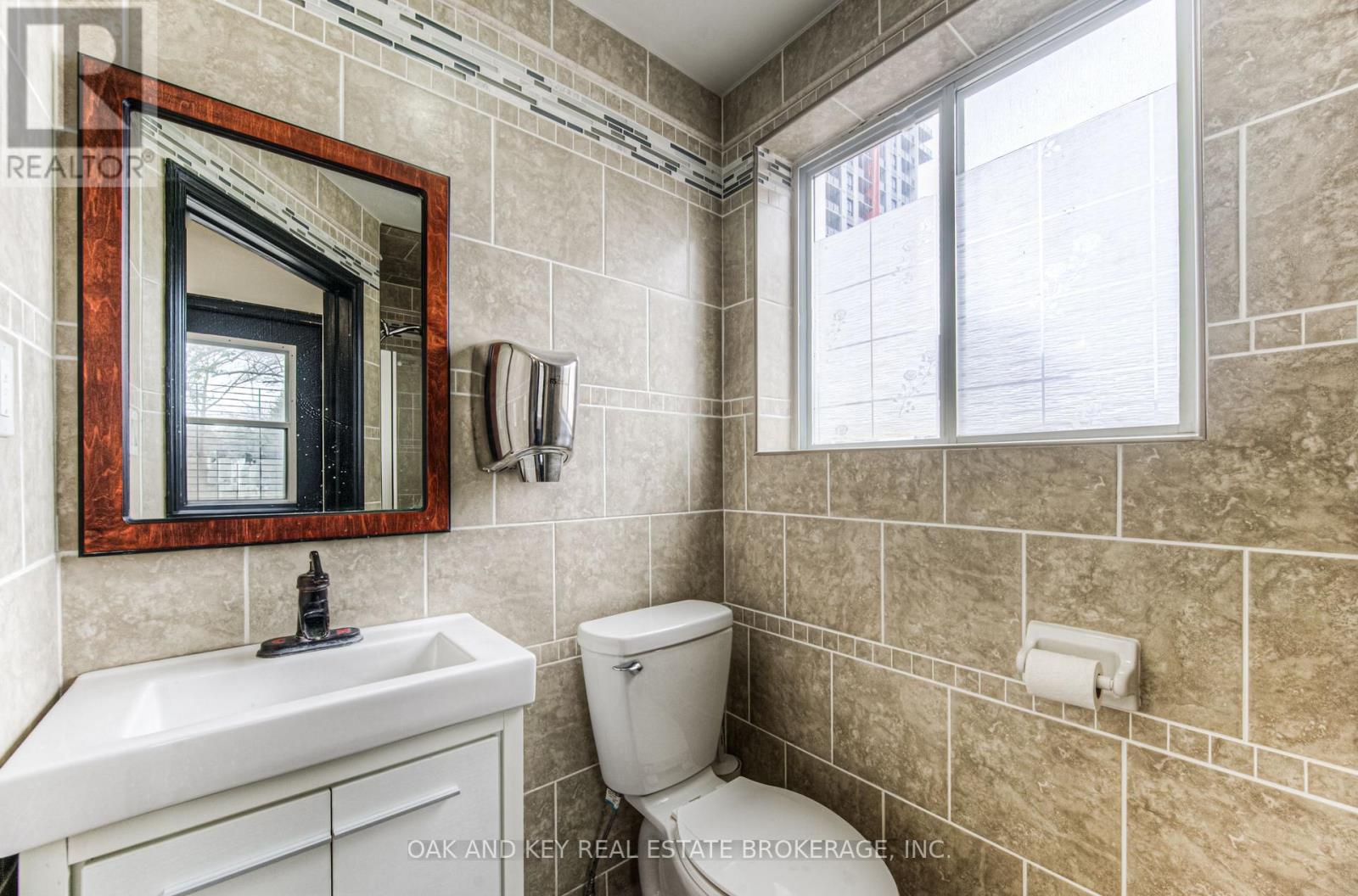 496 King Street E, Kitchener, Ontario  N2G 2L6 - Photo 26 - X12109415