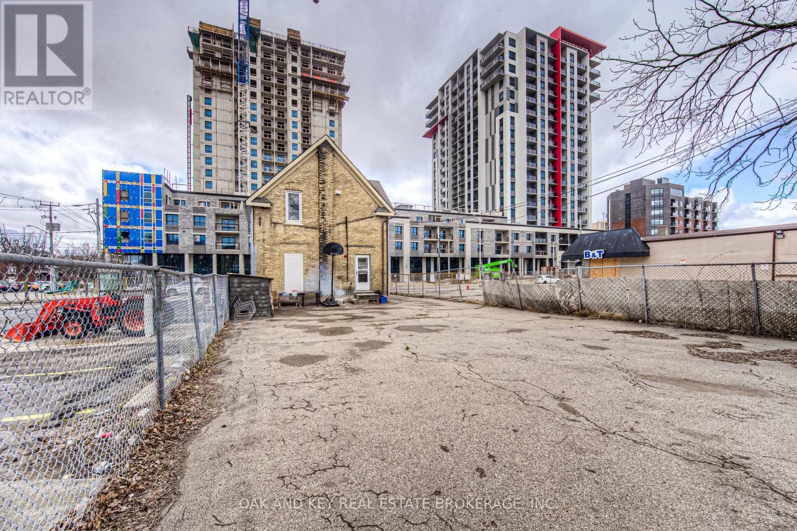 496 King Street E, Kitchener, Ontario  N2G 2L6 - Photo 30 - X12109415
