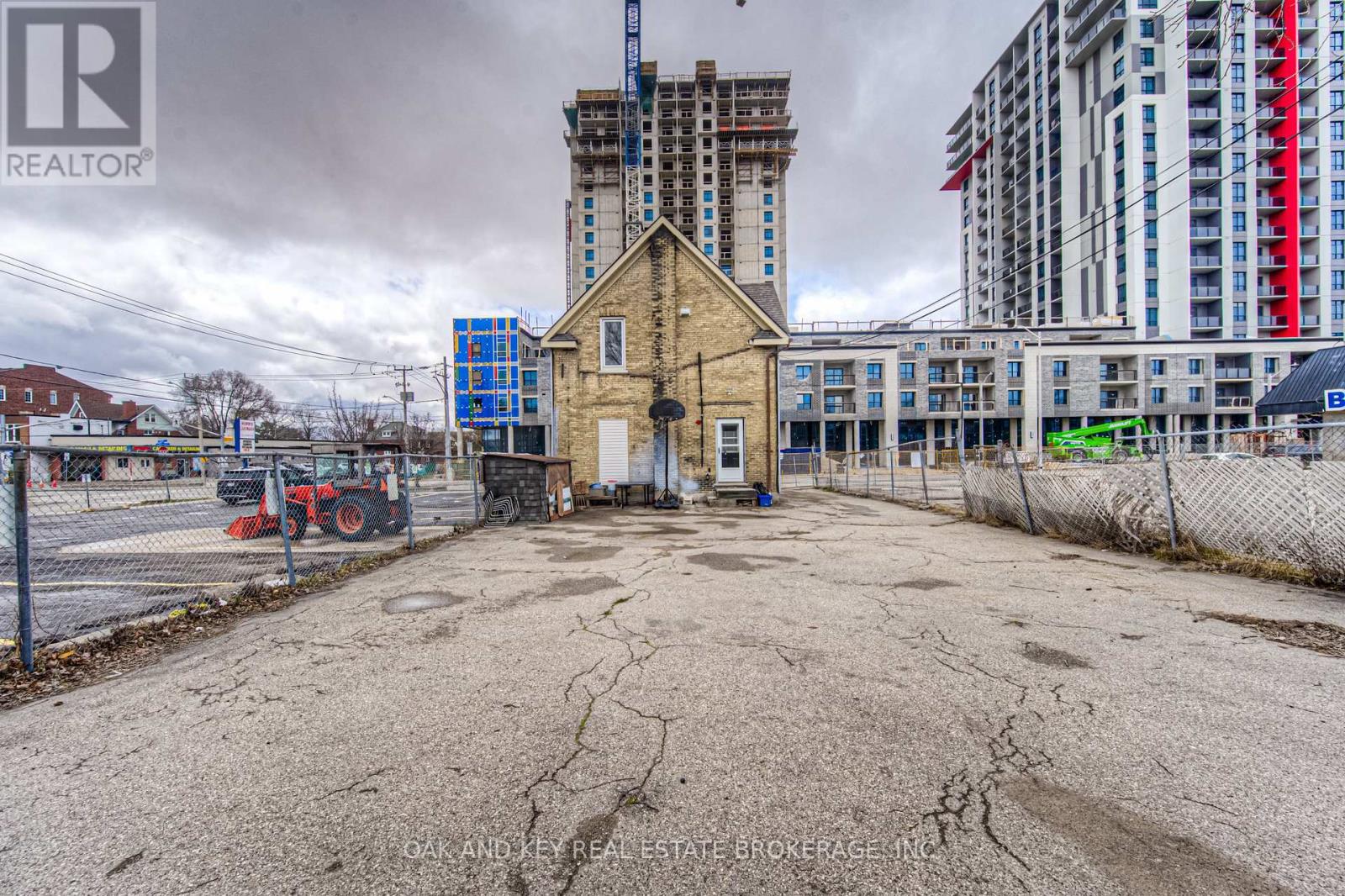 496 King Street E, Kitchener, Ontario  N2G 2L6 - Photo 31 - X12109415