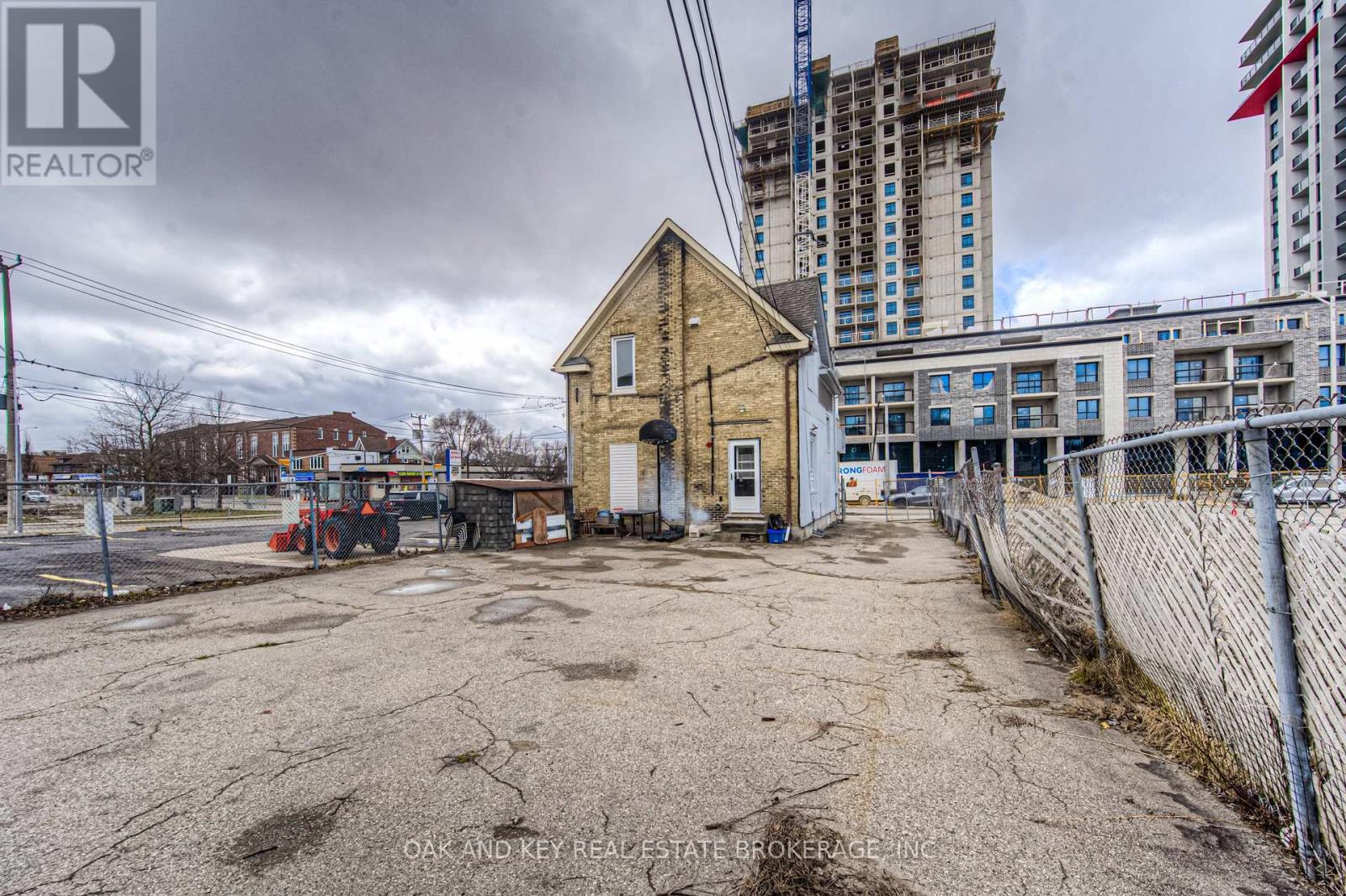 496 King Street E, Kitchener, Ontario  N2G 2L6 - Photo 32 - X12109415