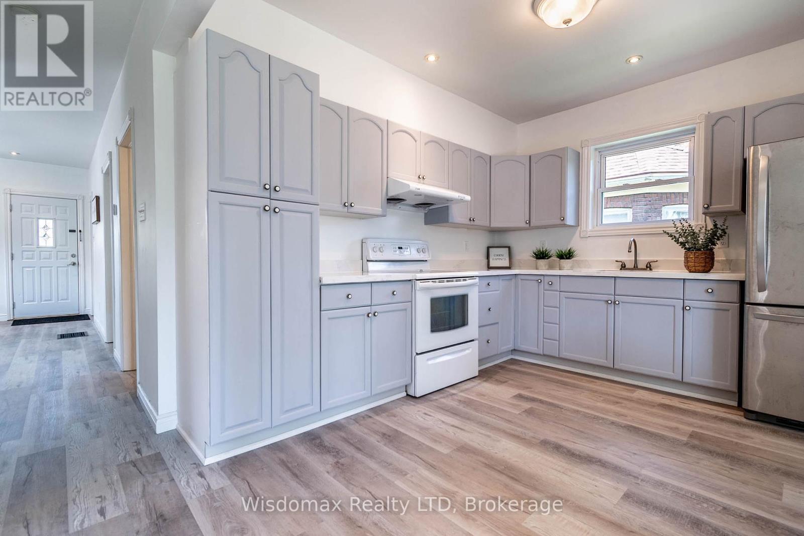 5790 Robinson Street, Niagara Falls, Ontario  L2G 2B2 - Photo 13 - X12109407