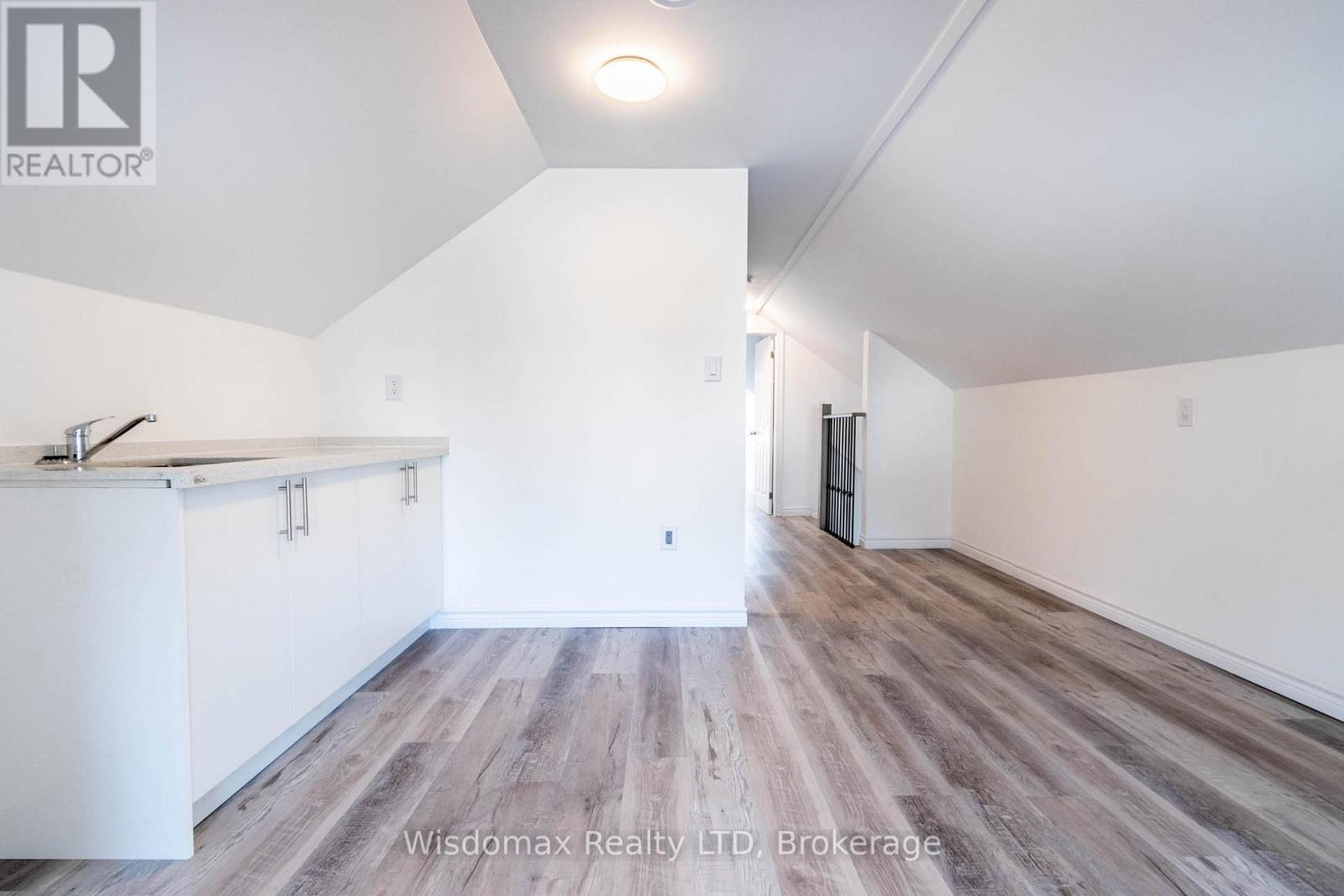 5790 Robinson Street, Niagara Falls, Ontario  L2G 2B2 - Photo 23 - X12109407