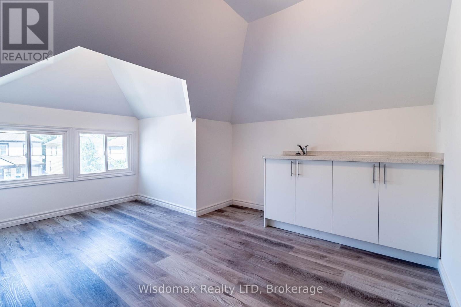 5790 Robinson Street, Niagara Falls, Ontario  L2G 2B2 - Photo 24 - X12109407