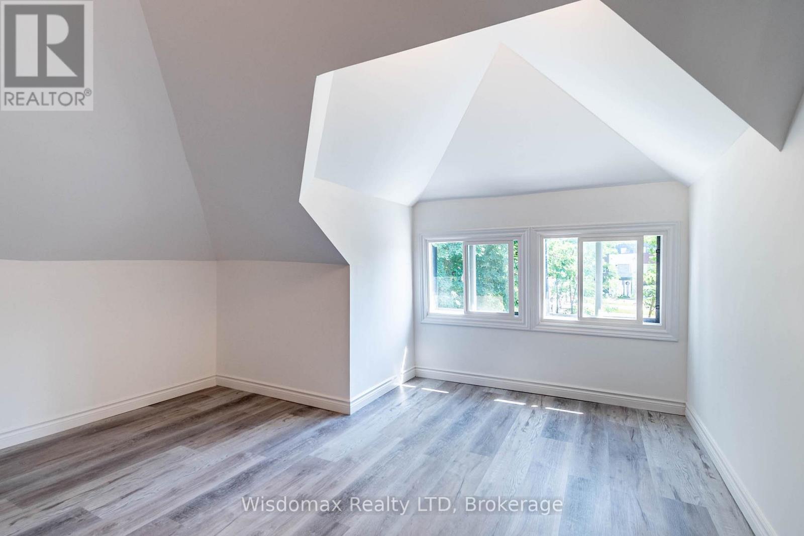 5790 Robinson Street, Niagara Falls, Ontario  L2G 2B2 - Photo 25 - X12109407