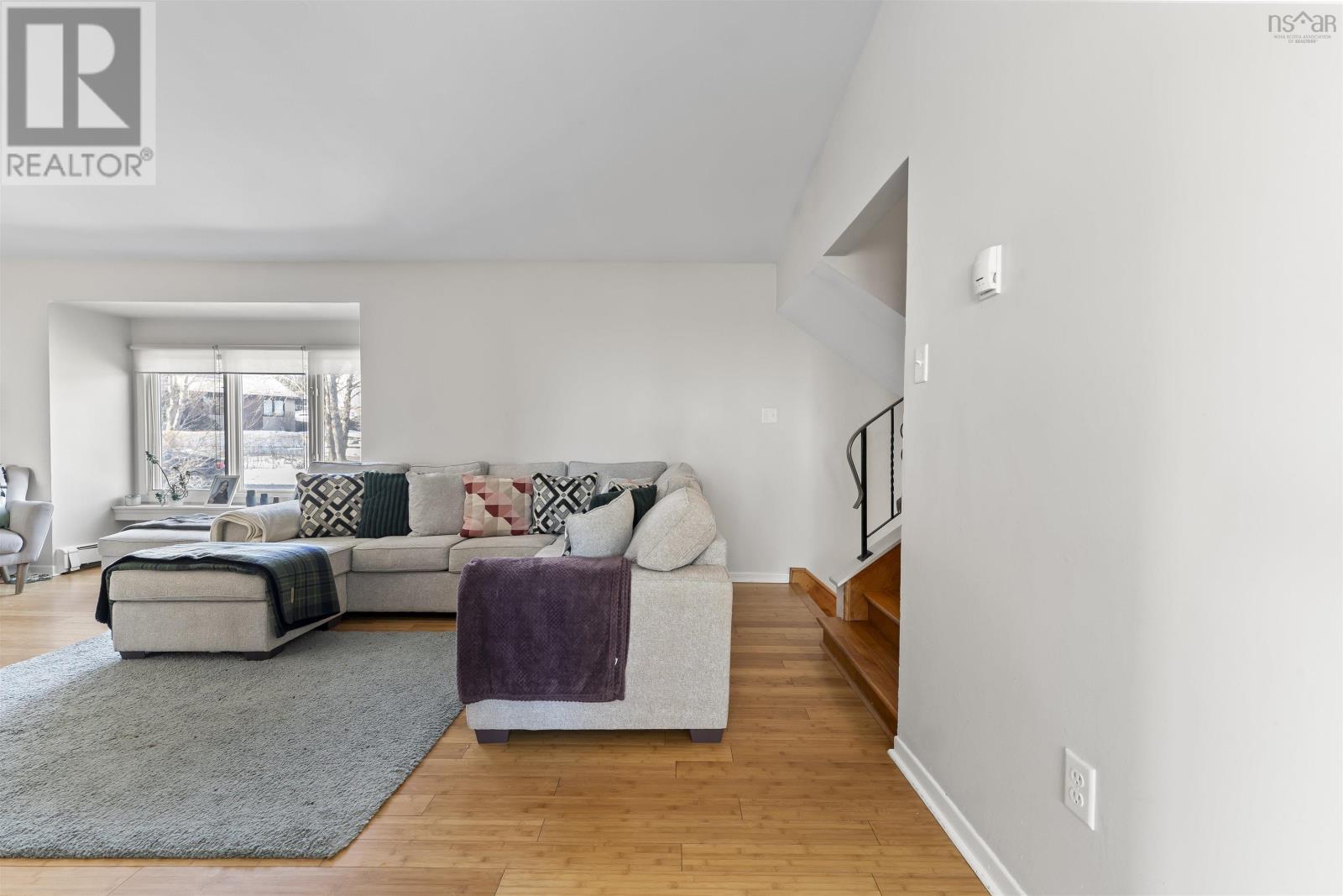 Property at 32 Delwood Pl image 5