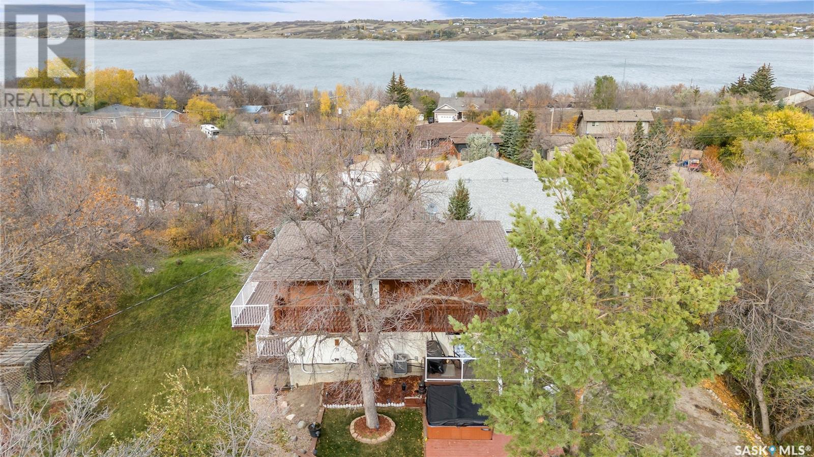 Property at 256 Woodland AVENUE image 1
