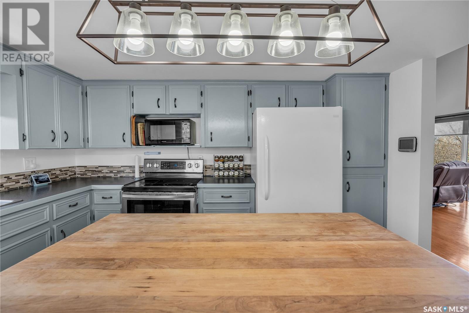 Property at 256 Woodland AVENUE image 4