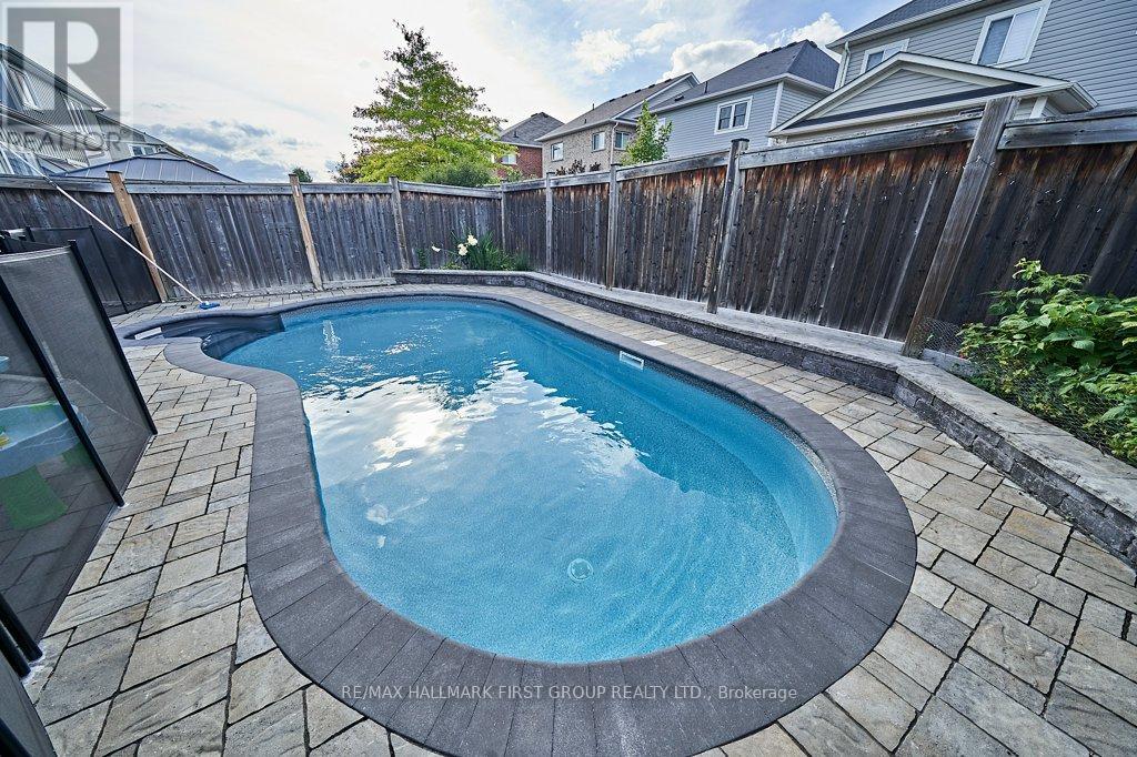 6 Mildenhall Place, Whitby, Ontario  L1M 0C9 - Photo 10 - E12109468