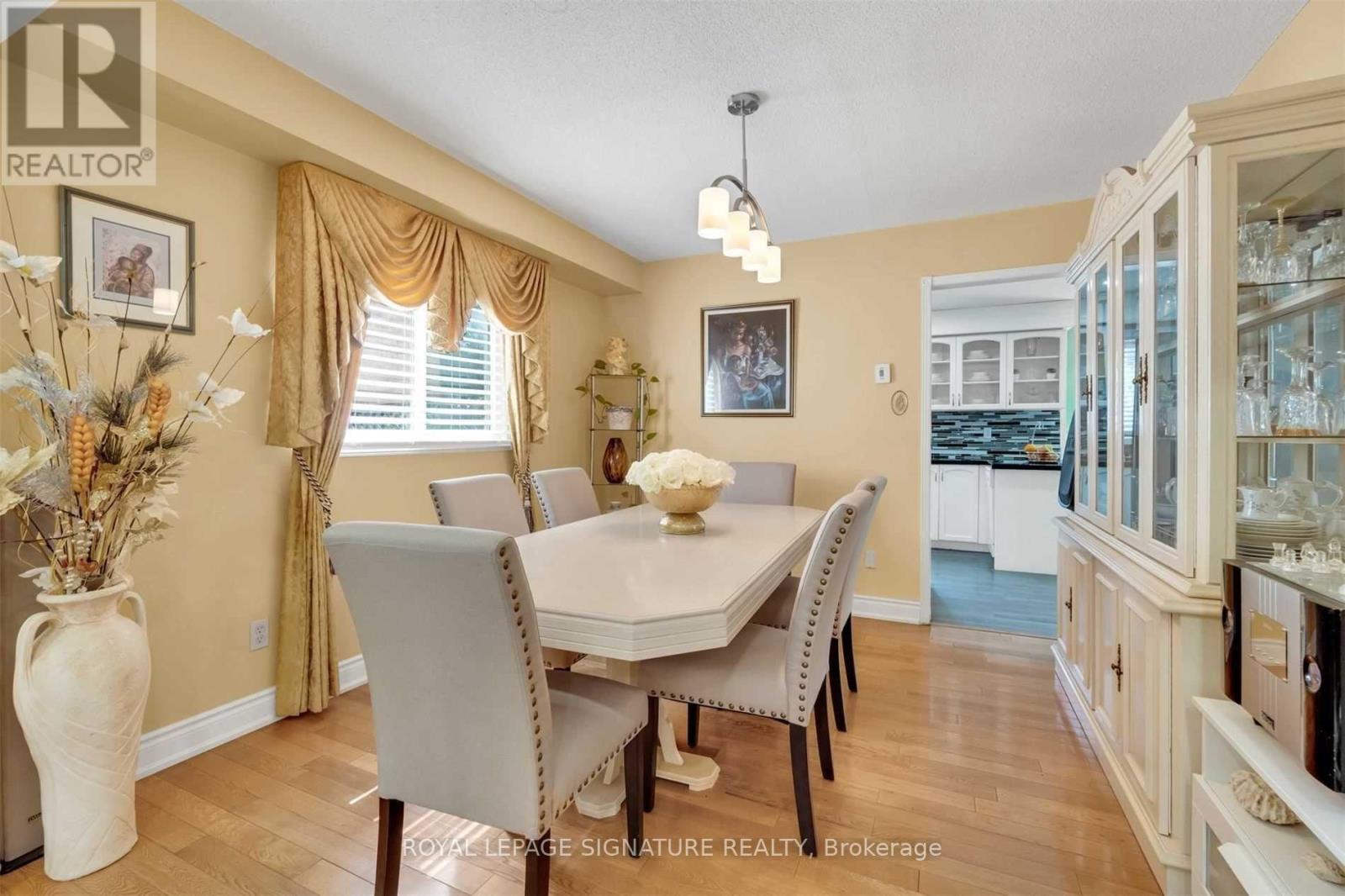 16 Hyatt Drive, Brampton, Ontario  L6X 3Y1 - Photo 7 - W11994148