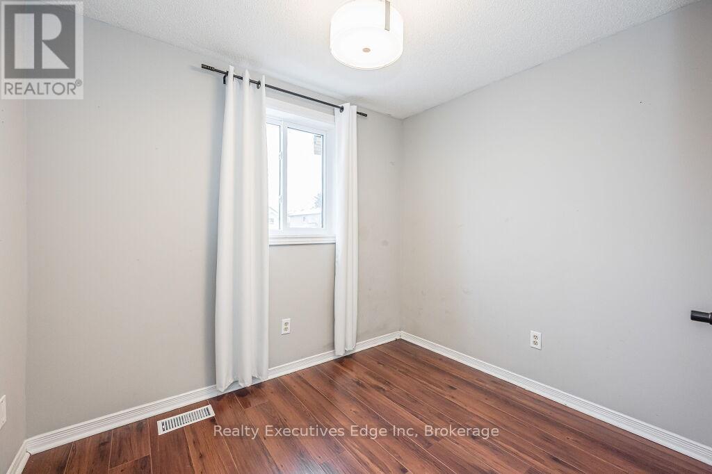 5 Troy Crescent, Guelph, Ontario  N1E 6W7 - Photo 23 - X12109455