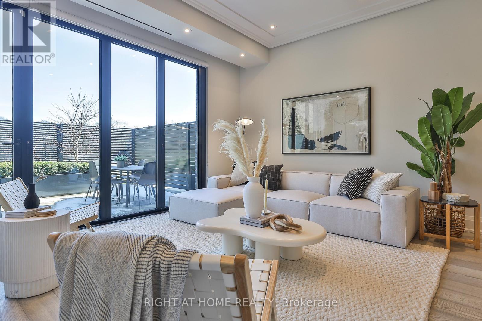Property at 363 AVENUE ROAD image 3