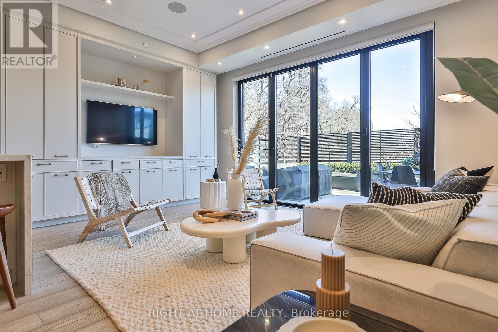 Property at 363 AVENUE ROAD image 4