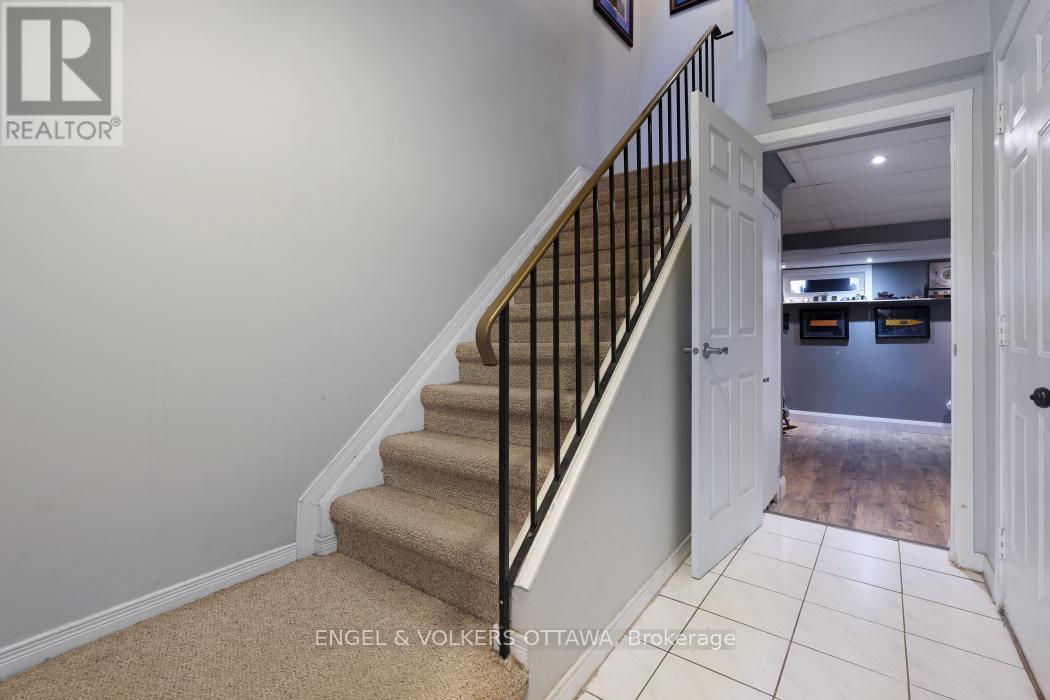 Property at 403 PICKFORD DRIVE image 4