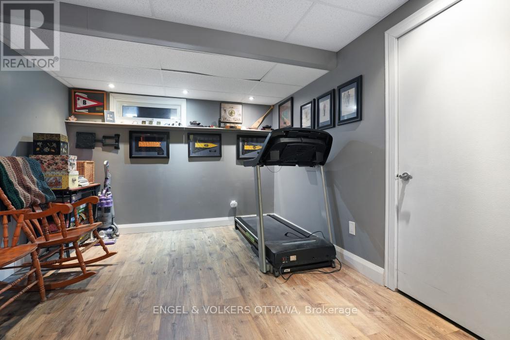 Property at 403 PICKFORD DRIVE image 5