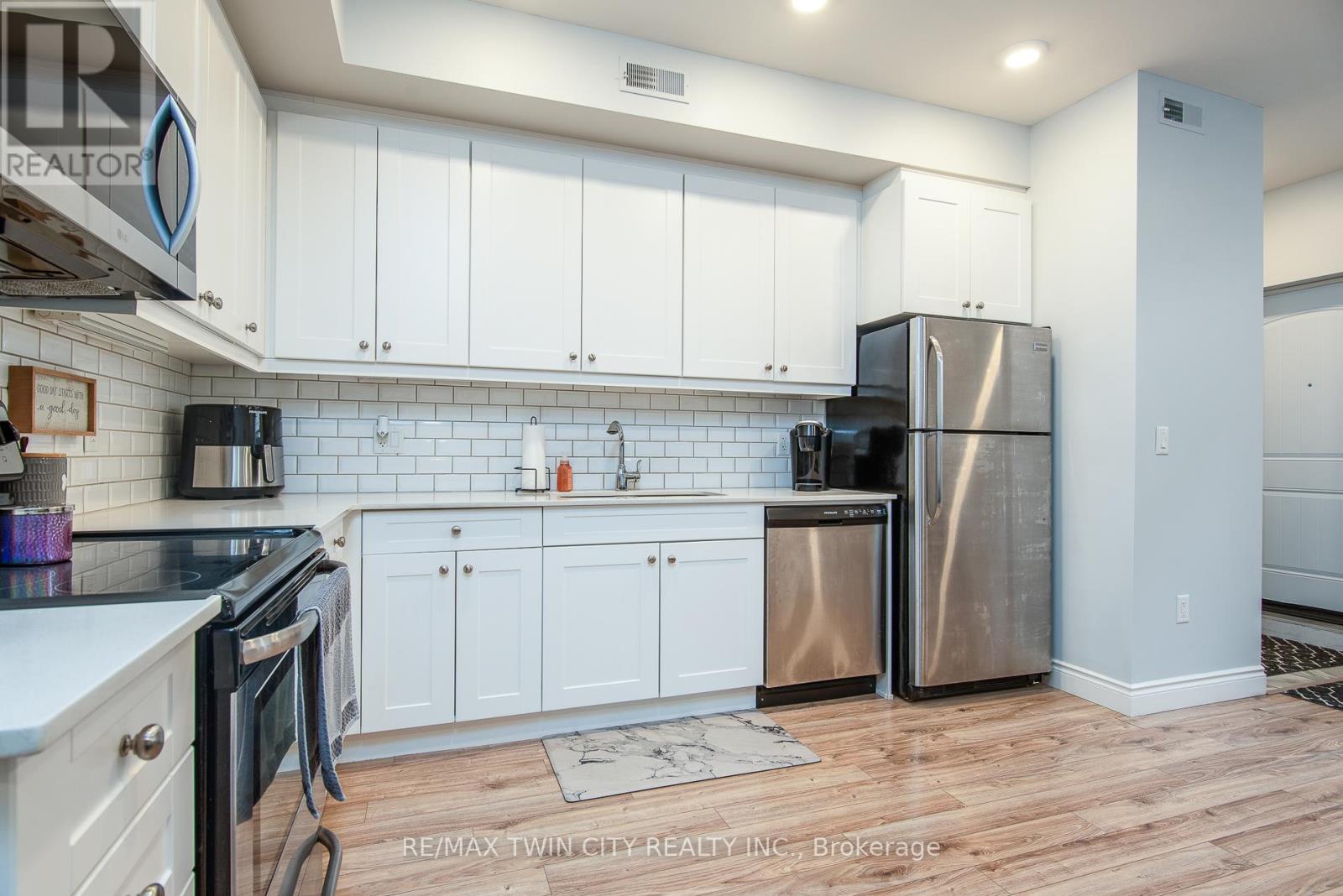 #b104 - 112 Union Street E, Waterloo, Ontario  N2J 1C5 - Photo 19 - X12109461