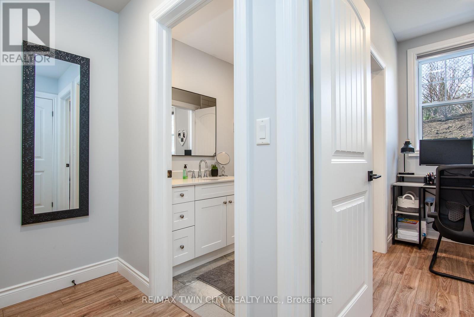 #b104 - 112 Union Street E, Waterloo, Ontario  N2J 1C5 - Photo 25 - X12109461