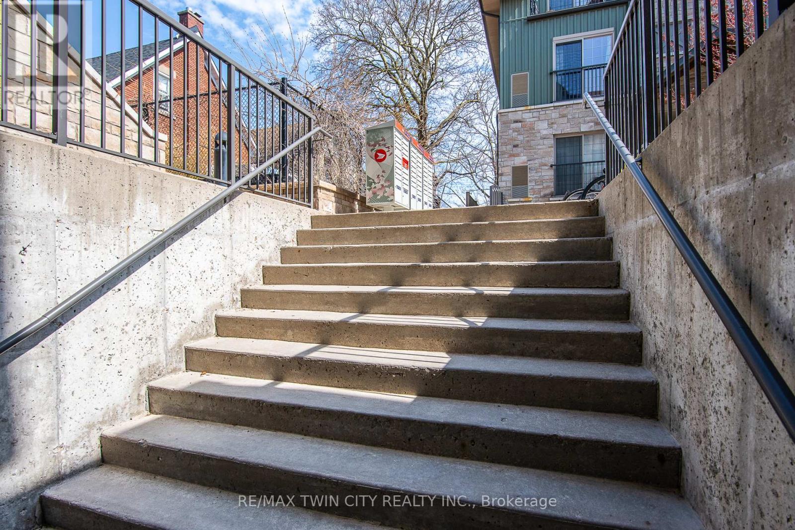 #b104 - 112 Union Street E, Waterloo, Ontario  N2J 1C5 - Photo 6 - X12109461