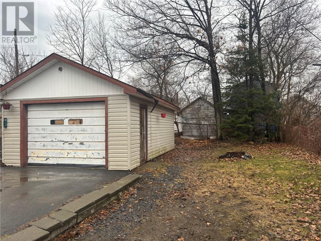 27 Whittaker Street, Greater Sudbury, Ontario  P3C 3W8 - Photo 2 - 2121864