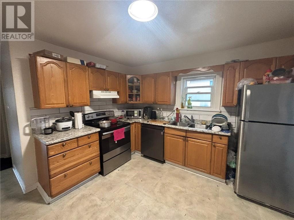 27 Whittaker Street, Greater Sudbury, Ontario  P3C 3W8 - Photo 3 - 2121864