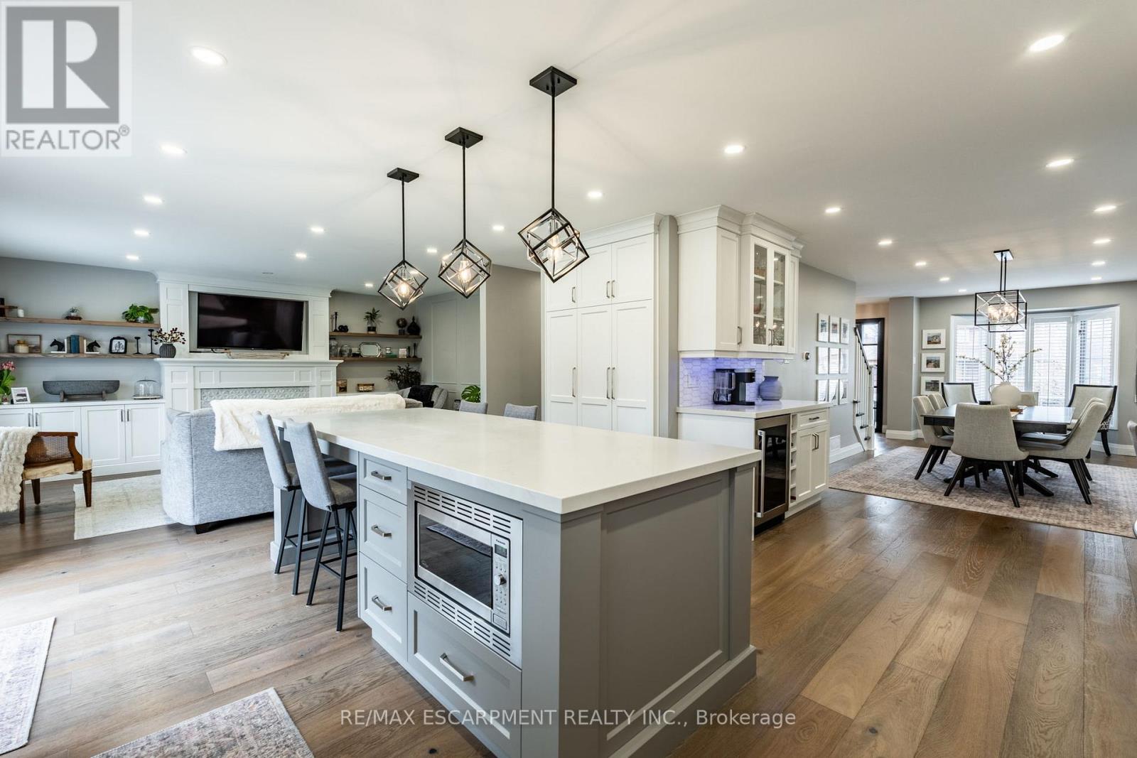 Property at 221 HOMEBROOK DRIVE image 3