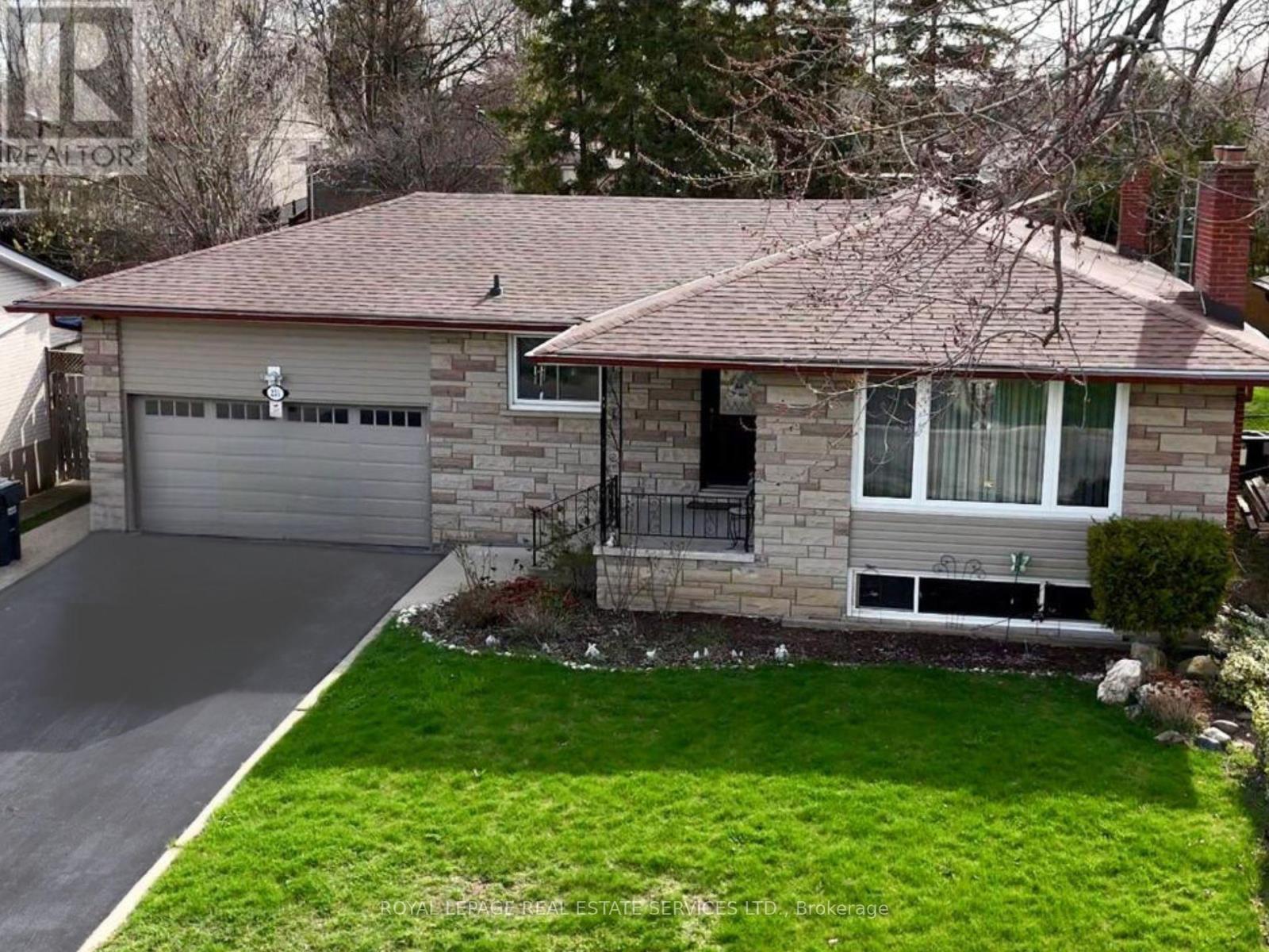 Property at 231 ELIZABETH STREET S image 1