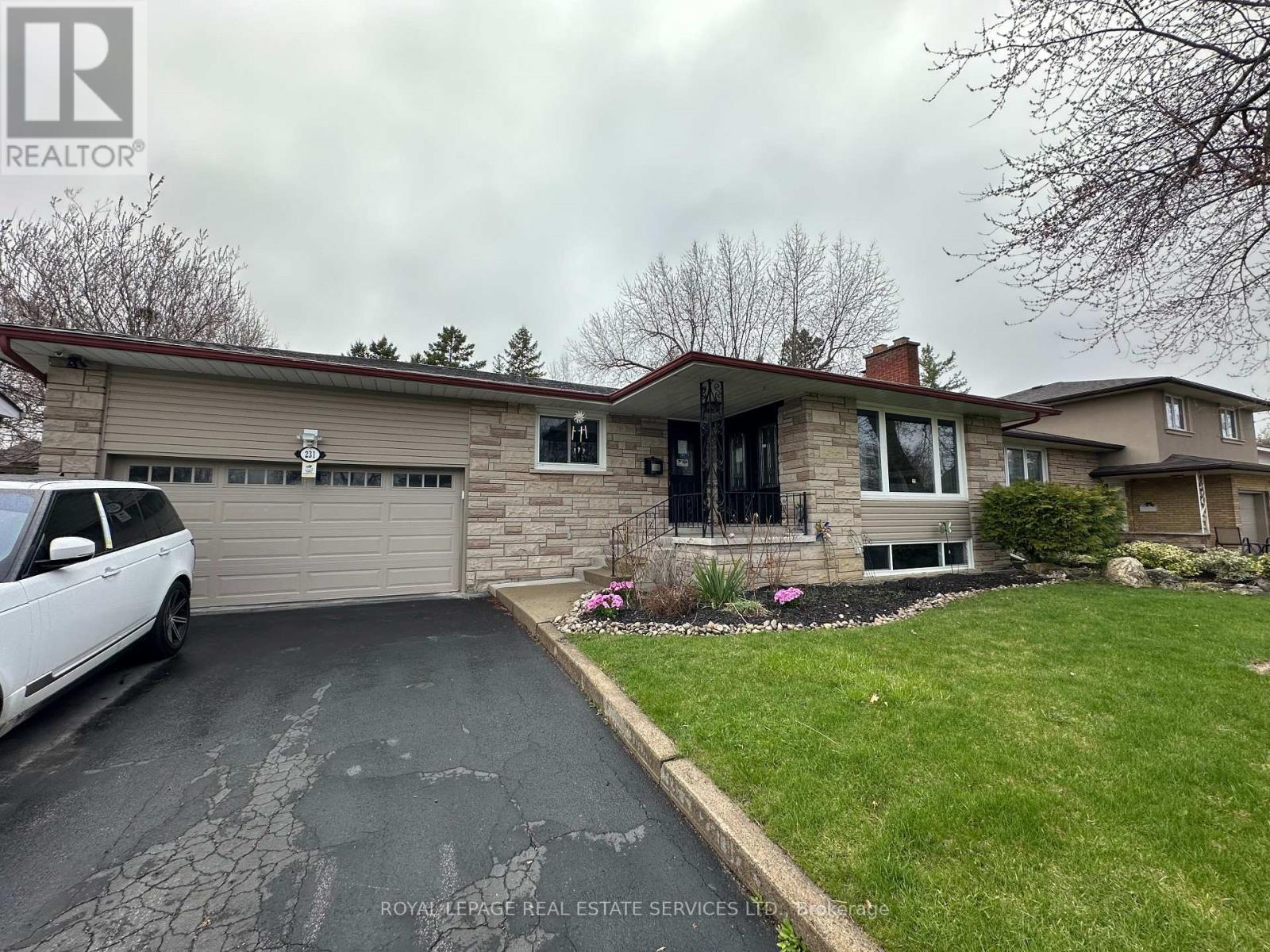 Property at 231 ELIZABETH STREET S image 4