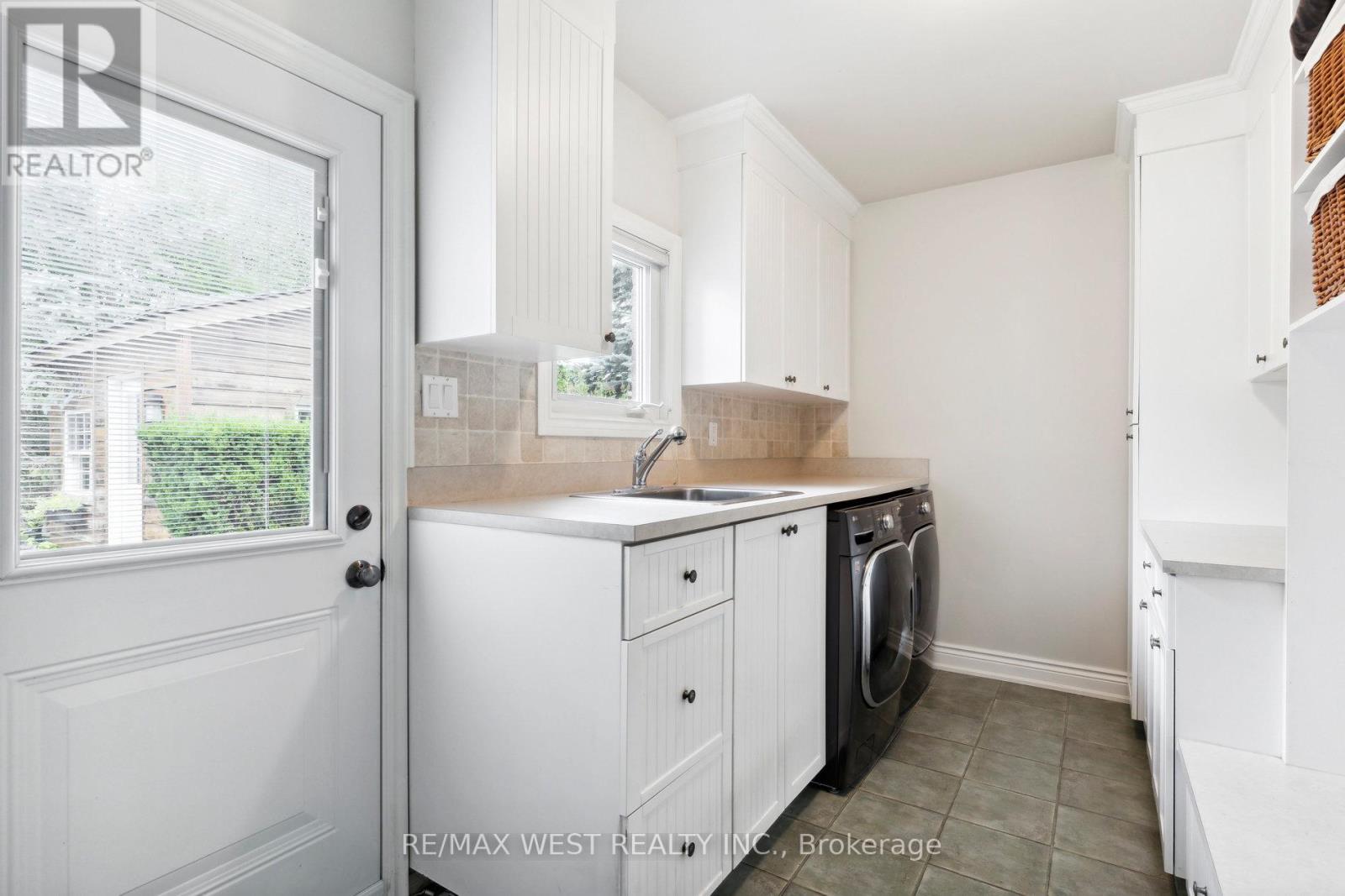 18 Harrowsmith Place, Richmond Hill, Ontario  L4E 2J9 - Photo 12 - N12109527