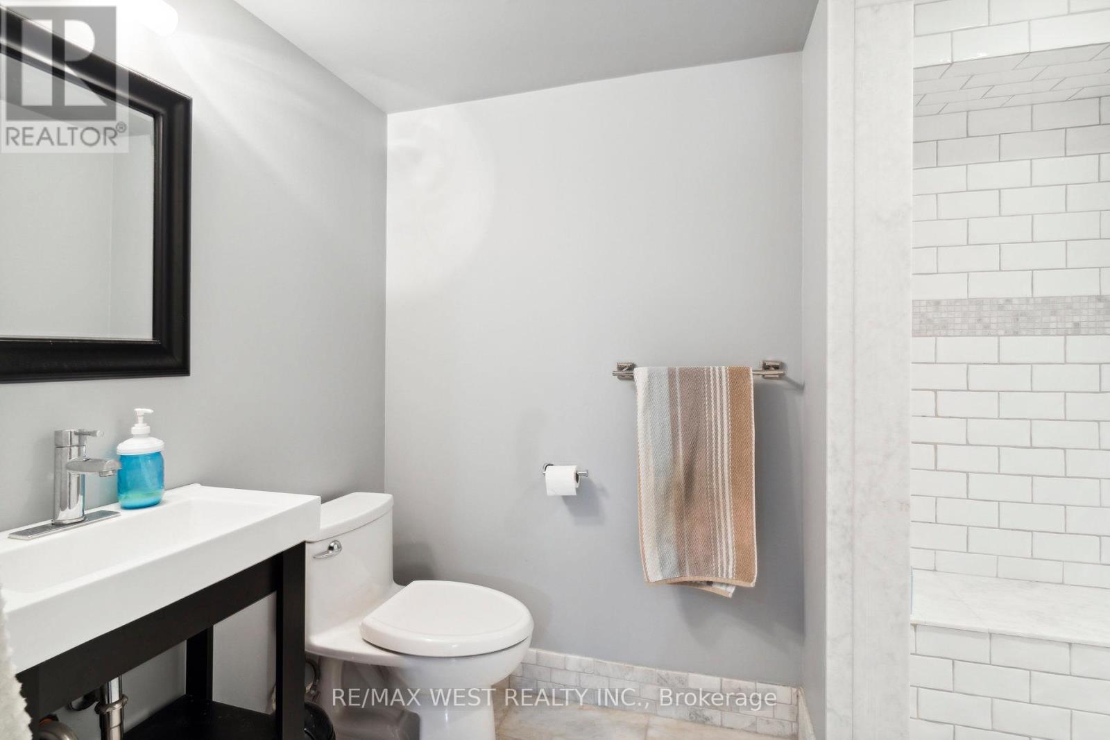 18 Harrowsmith Place, Richmond Hill, Ontario  L4E 2J9 - Photo 22 - N12109527